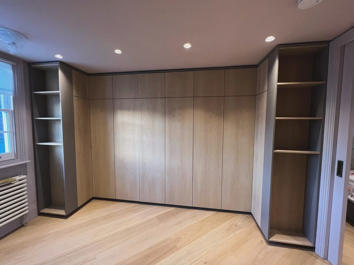 Walk in Wardrobe unit. Oak 🤝 Sprayed Details 👌🏼