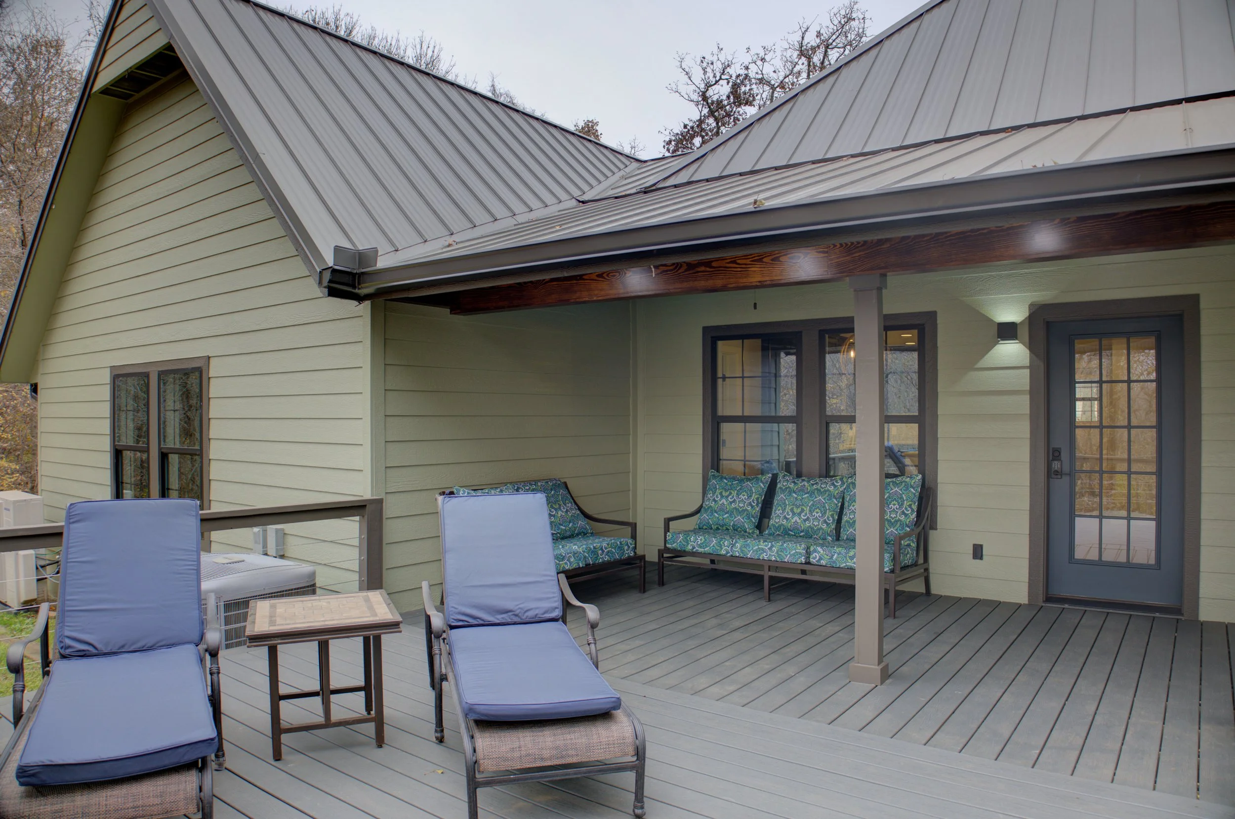 IdgyBackPorchAfter02.jpg