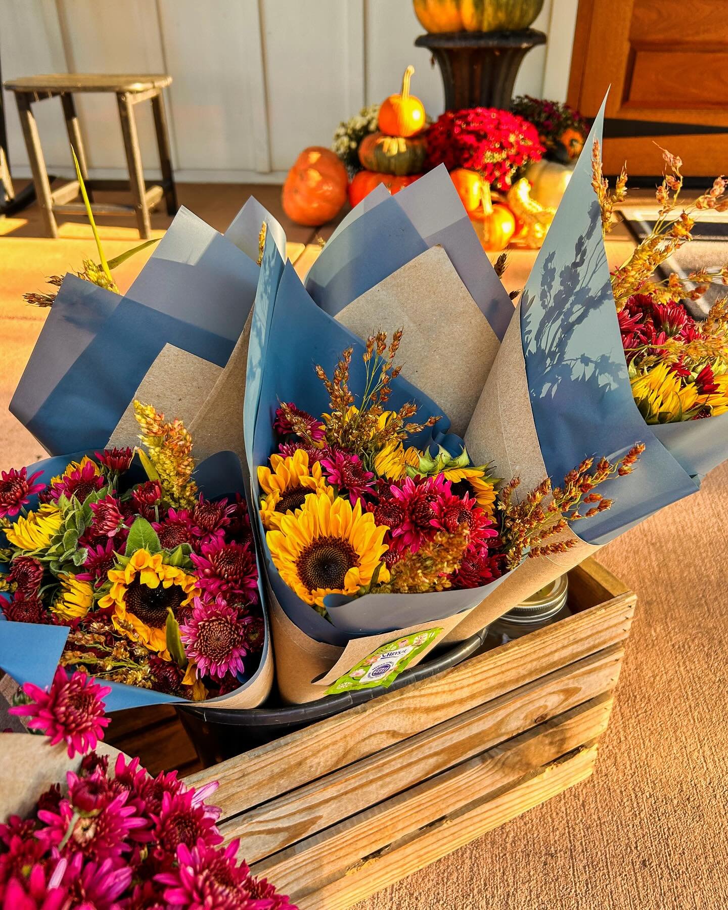 🍁Perfect fall weather on tap for the weekend. 🍁 See you tomorrow at @dillsburgfarmersmarket ! #farmersmarket #dillsburgpa #shoplocal #cutflowers #carlislepa