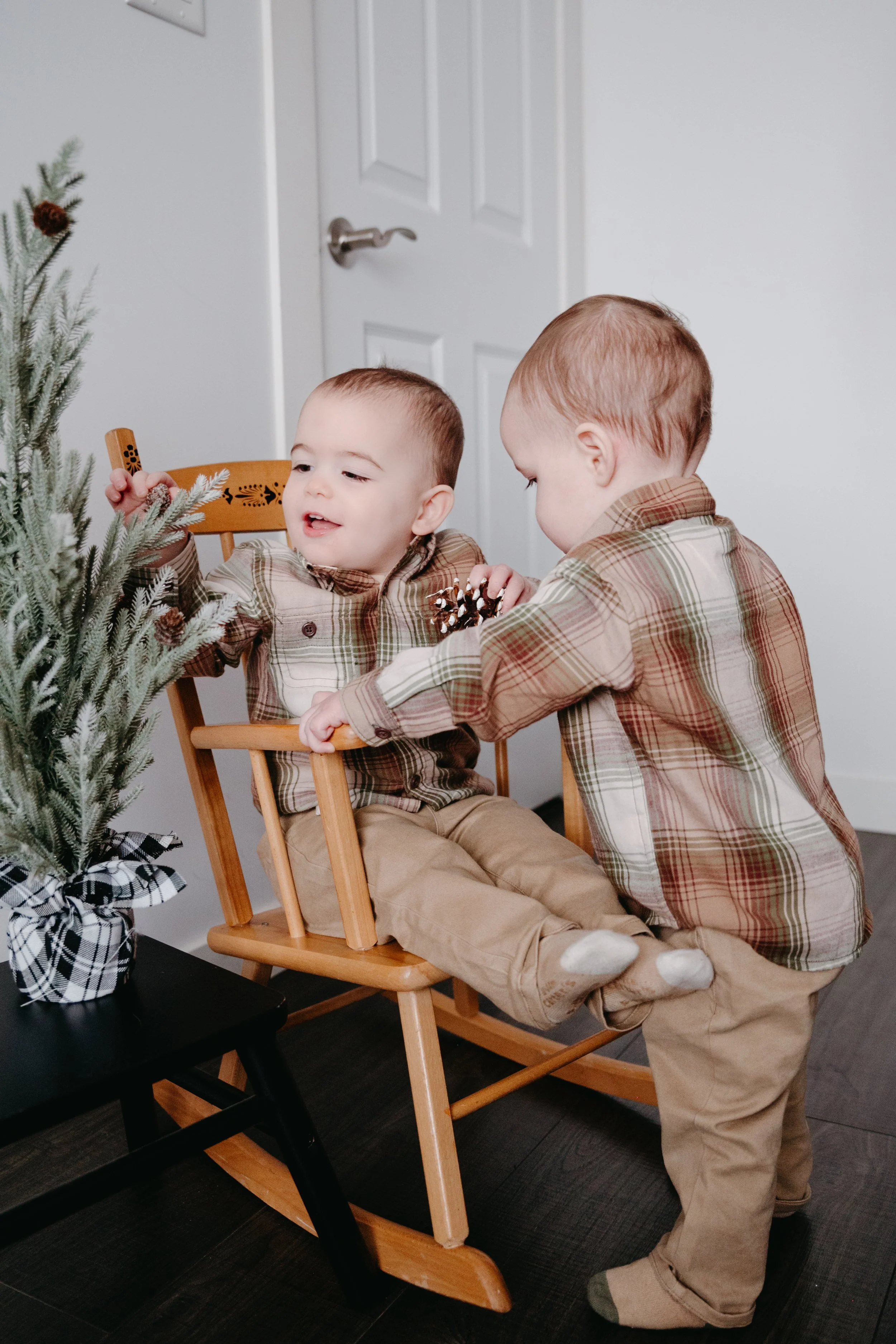 EdmontonFamilyChristmasFeledichuk-83.jpg