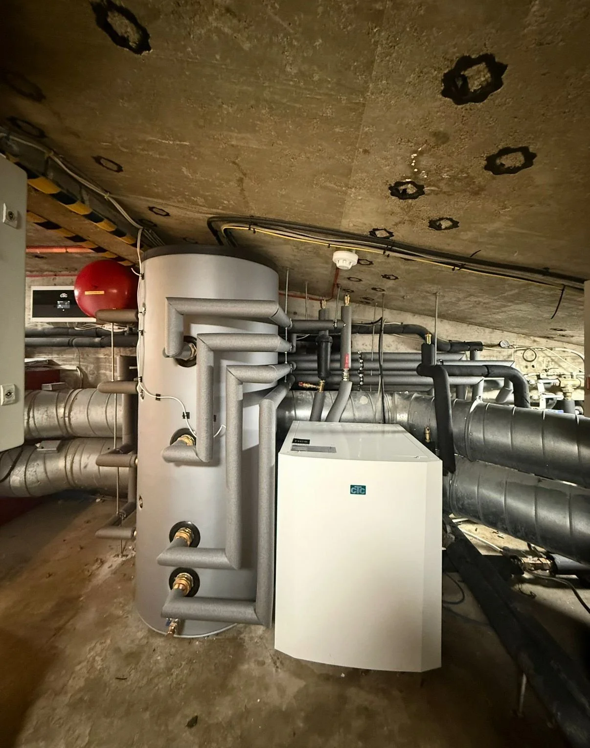 leading-edge heat pump installations. heat pump repair surrey. Heat pump near me. Heat pump installation. heat pump breakdown Sussex Kent Hampshire Surrey. Heat pump service breakdown repair. Emergency Heat pump help Sussex. Heat pump install Surrey.