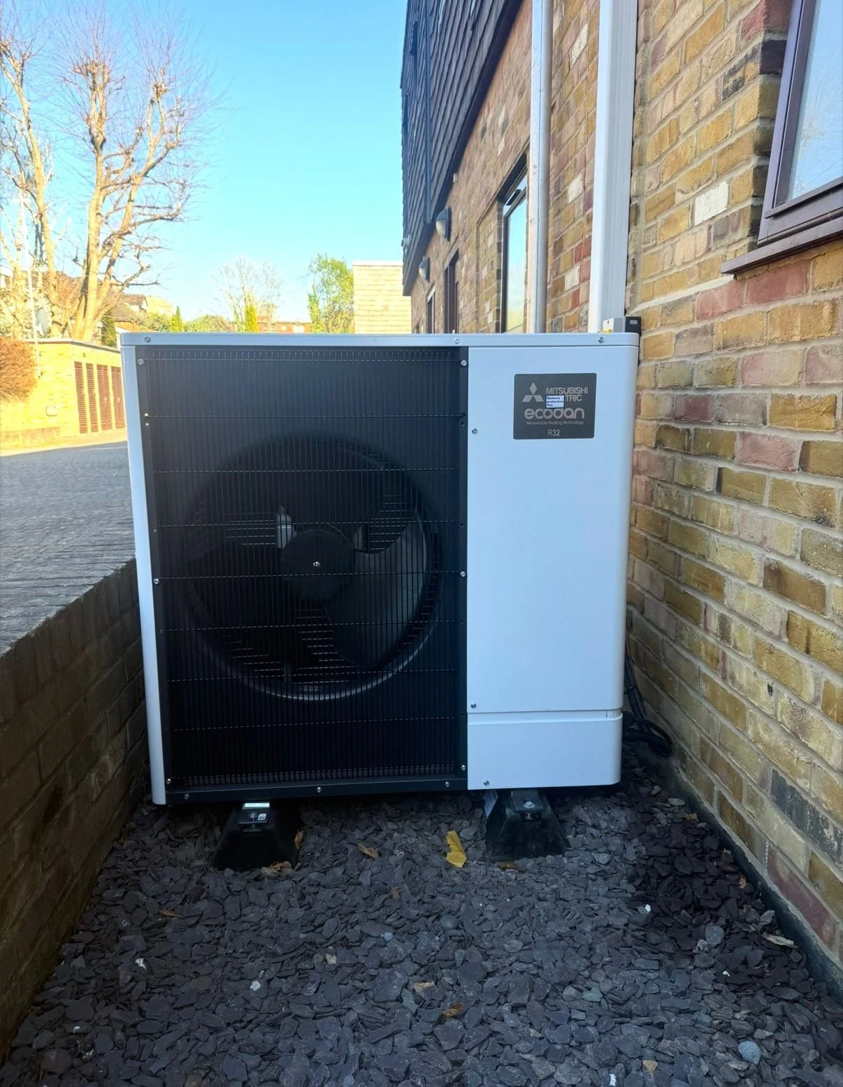 leading-edge heat pump installations. heat pump repair surrey. Heat pump near me. Heat pump installation. heat pump breakdown Sussex Kent Hampshire Surrey. Heat pump service breakdown repair. Emergency Heat pump help Sussex. Heat pump install Surrey.