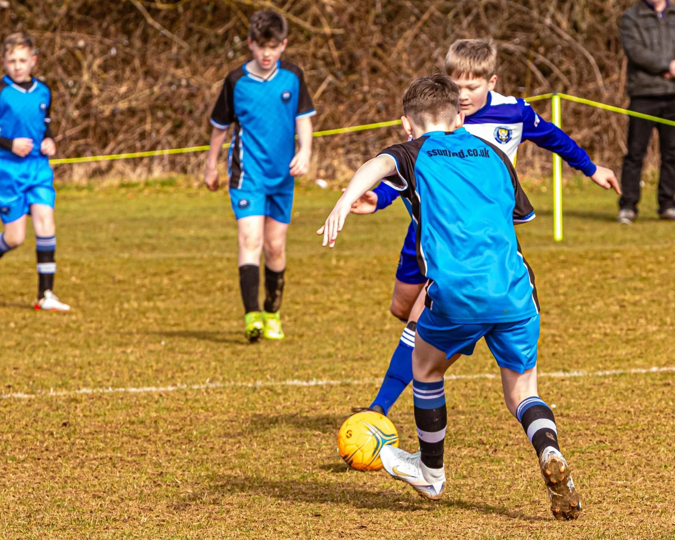 How Do You Keep Possession When an Opponent Is Pressing You?