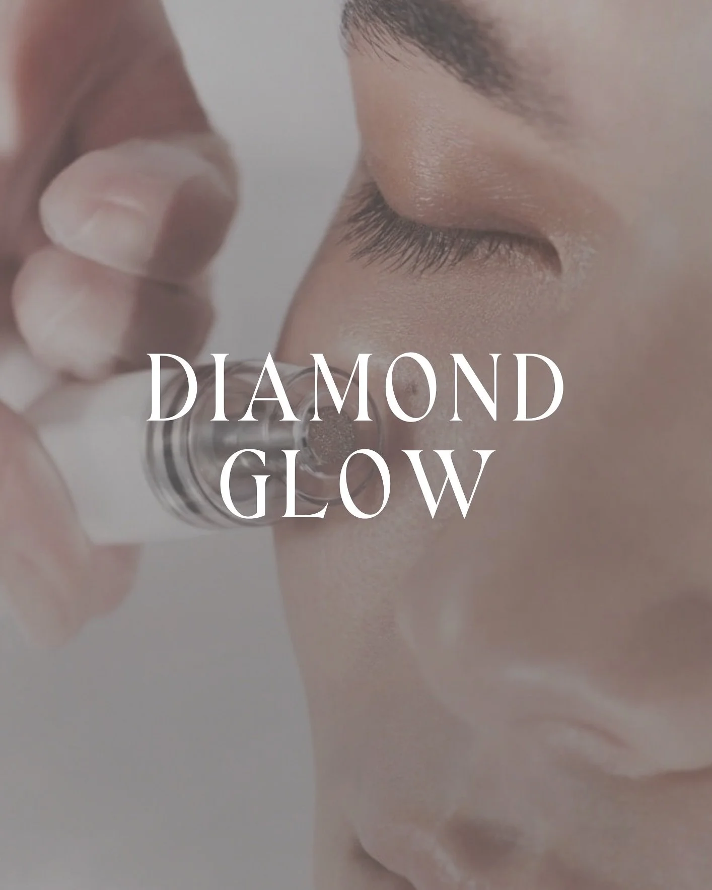 It’s time to get your glow on before Holiday season is here! β¨
DiamondGlow isn’t just a facial—it’s a 3-in-1 treatment that exfoliates, extracts, and infuses professional-grade serums all at once. You’ll leave with skin