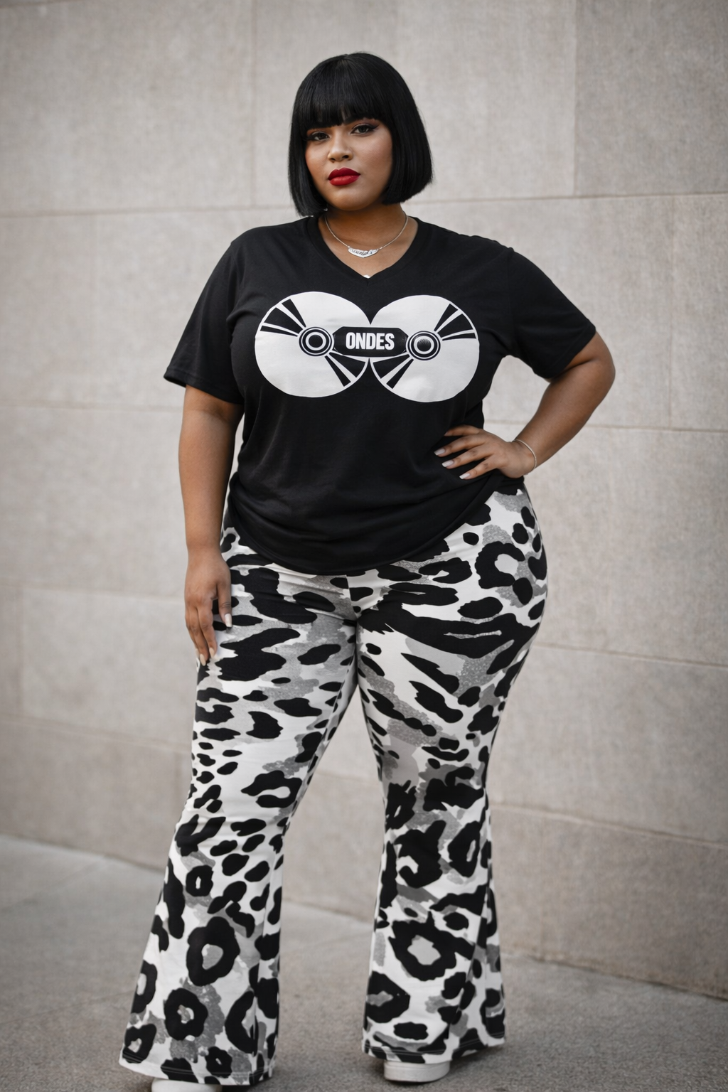 Women's Vibes Short Sleeve V-Neck T-Shirt (Black)