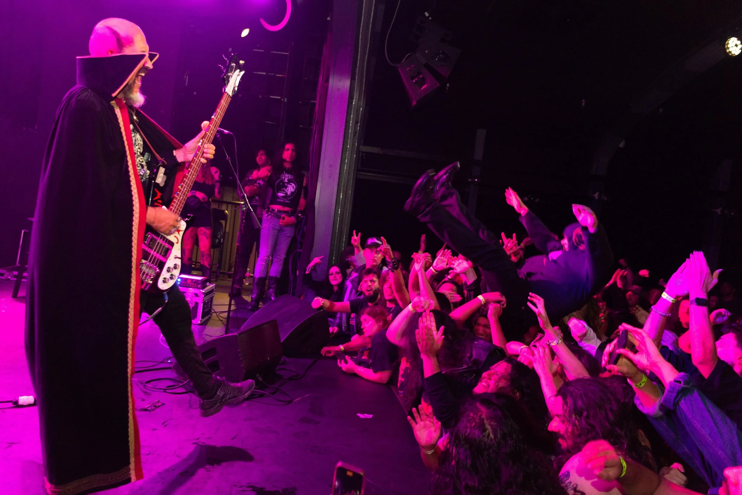 BULLDOZER IS BRINGING BLASPHEMY TO PORTUGAL THIS WEEKEND @swrfest 

GET YOUR BEERS READY 🍻🍻🍻

PHOTOS BY ALEX SOLCA
