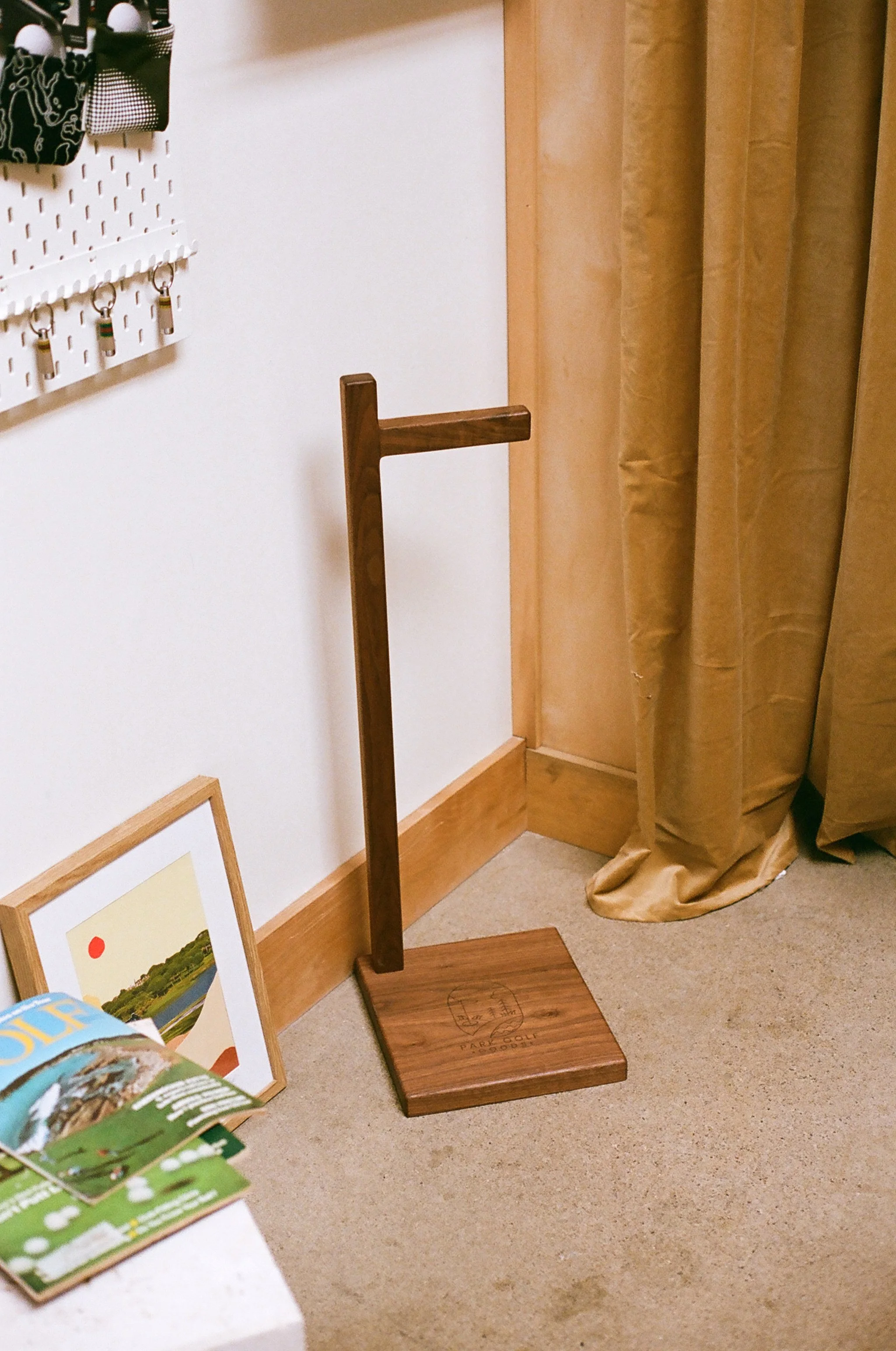 Park Golf Stand (American Walnut)