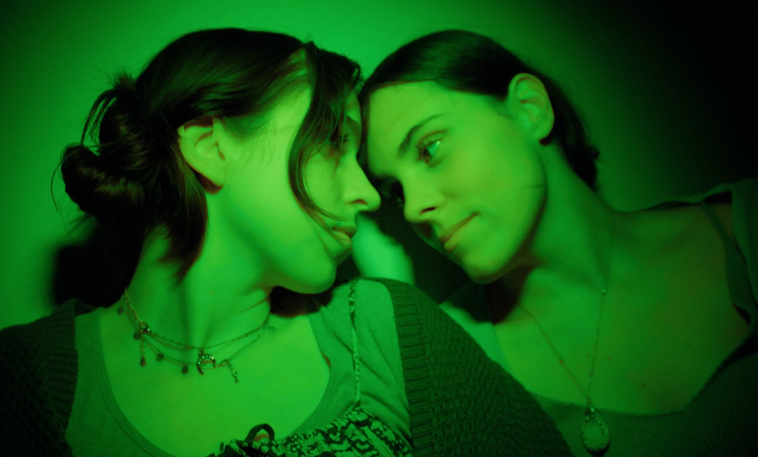 DEKTOL TEASER still 6.jpg