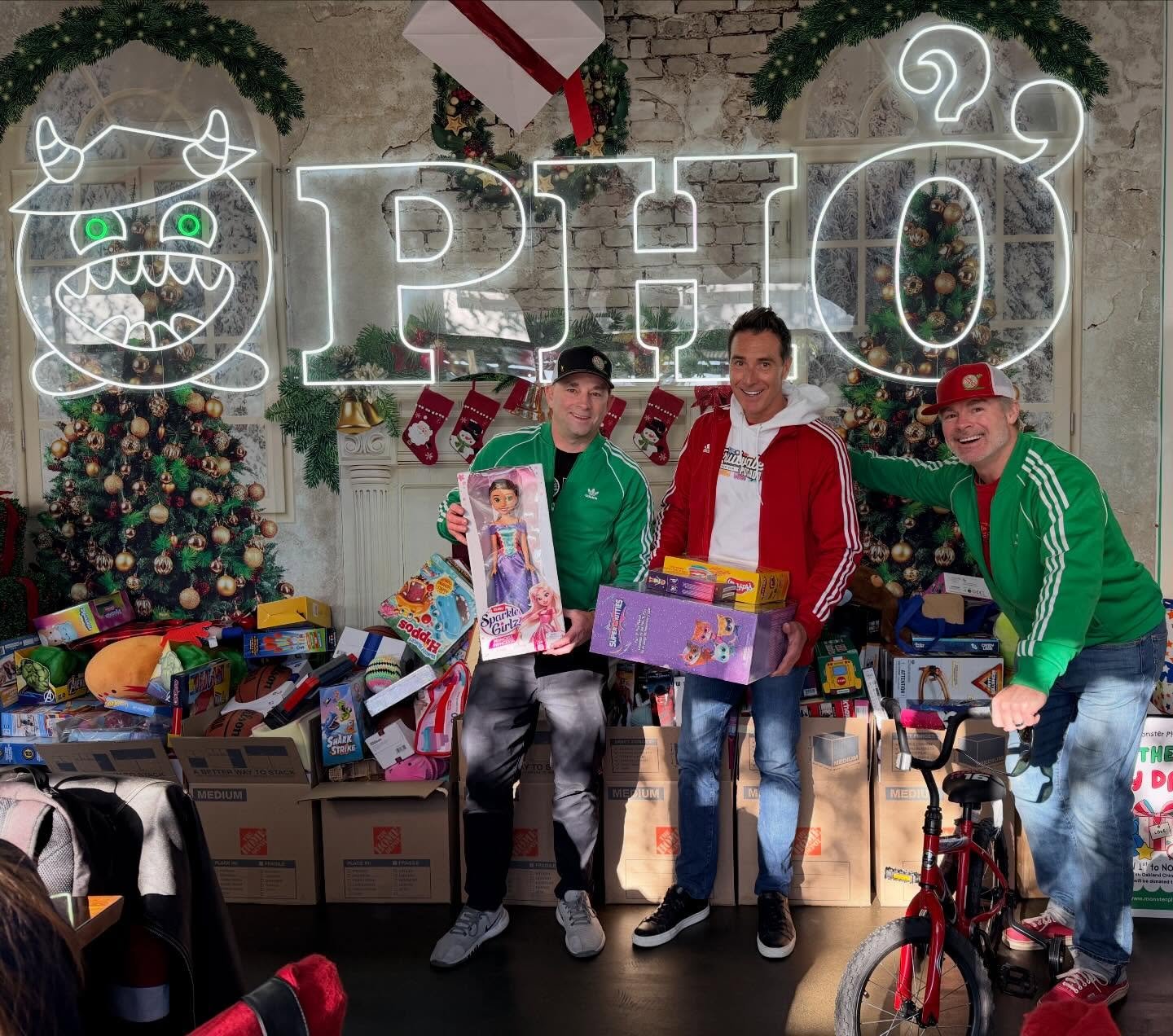 🎁 Special delivery for @monsterpho ! Community builders doing the work. Huge thanks for always leading with heart and care of others. Don&rsquo;t miss Mo Pho Christmas -  Sunday 12/14 come through to eat, connect, and celebrate. 🎄💚❤️