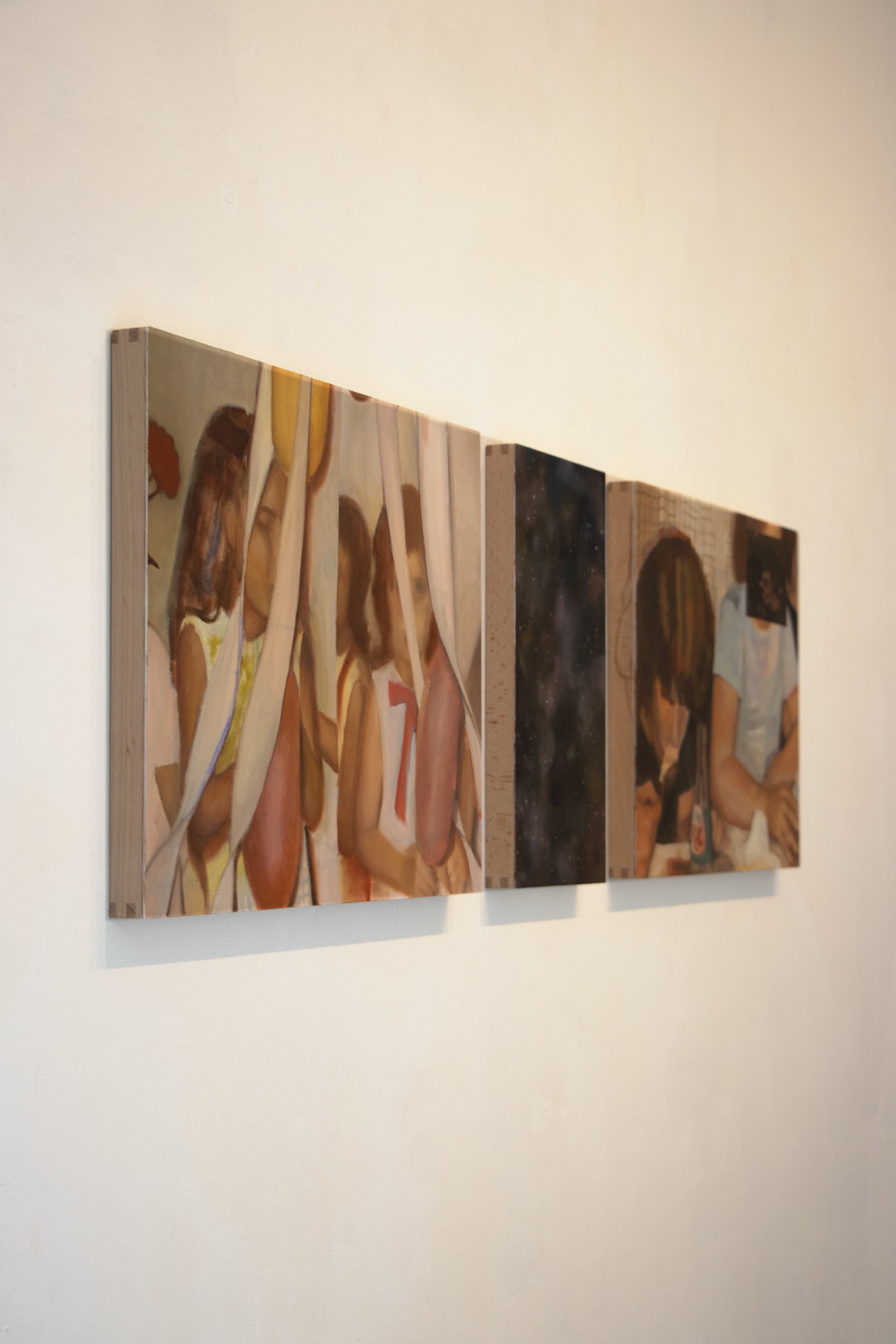 Time passes; otherwise you did
Oil on panels (triptych)
40 cm x 140 cm
2023