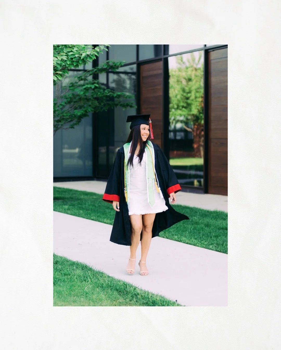 Throwback to a Sacred Heart University graduation with Paige 👑🎓 &hellip; and just a few more months until 2026 grad szn starts 🎉📸 
#sororitylife #graduationphotoshoot