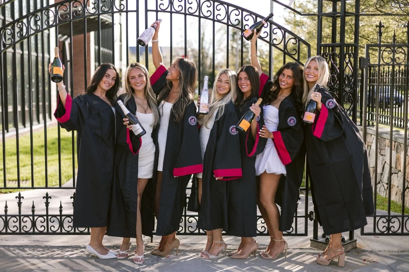 Senior Photos, Sacred Heart University ❤️🎉 #seniorpictures #friendshipgoals