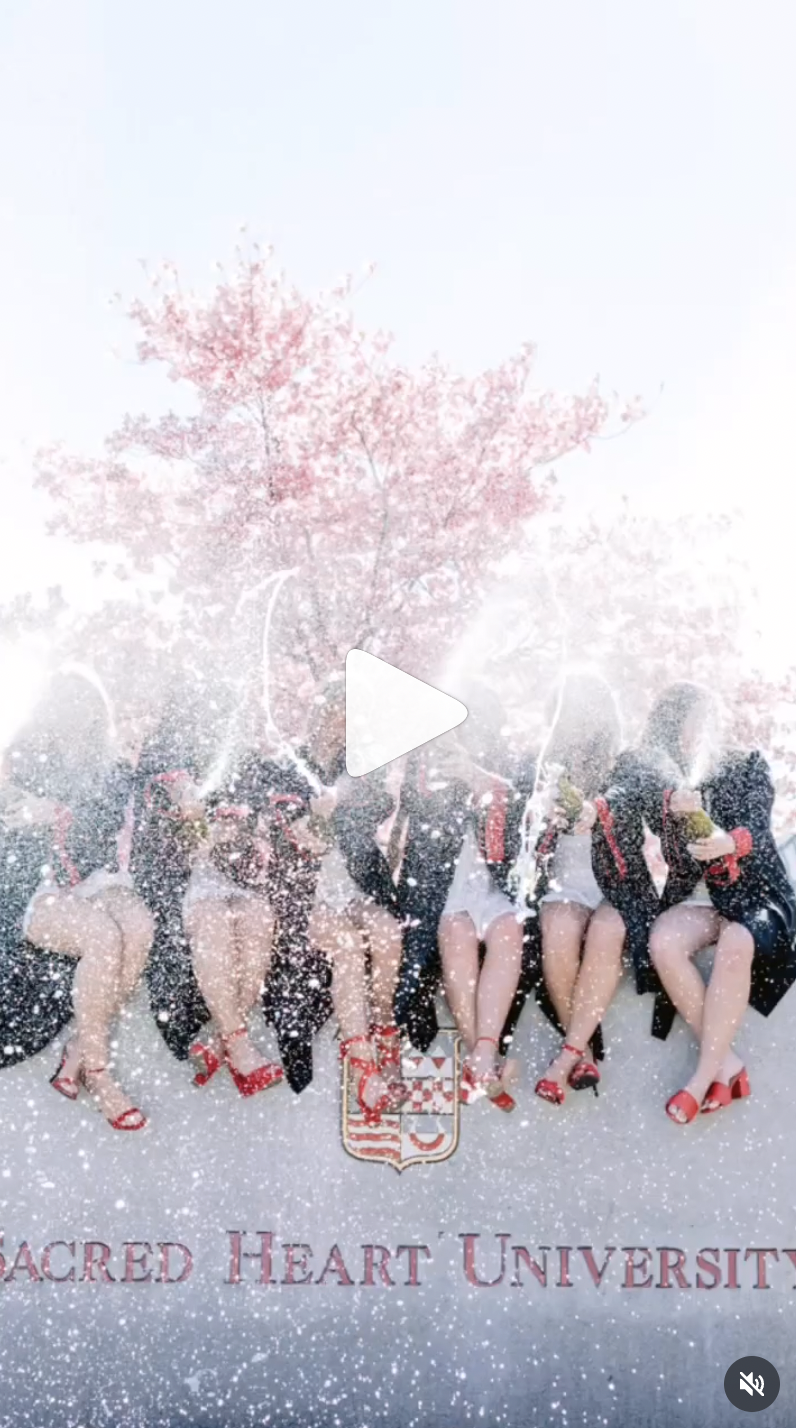 champagne graduation pictures, image of a group of college girls celebrating their graduation with champagne