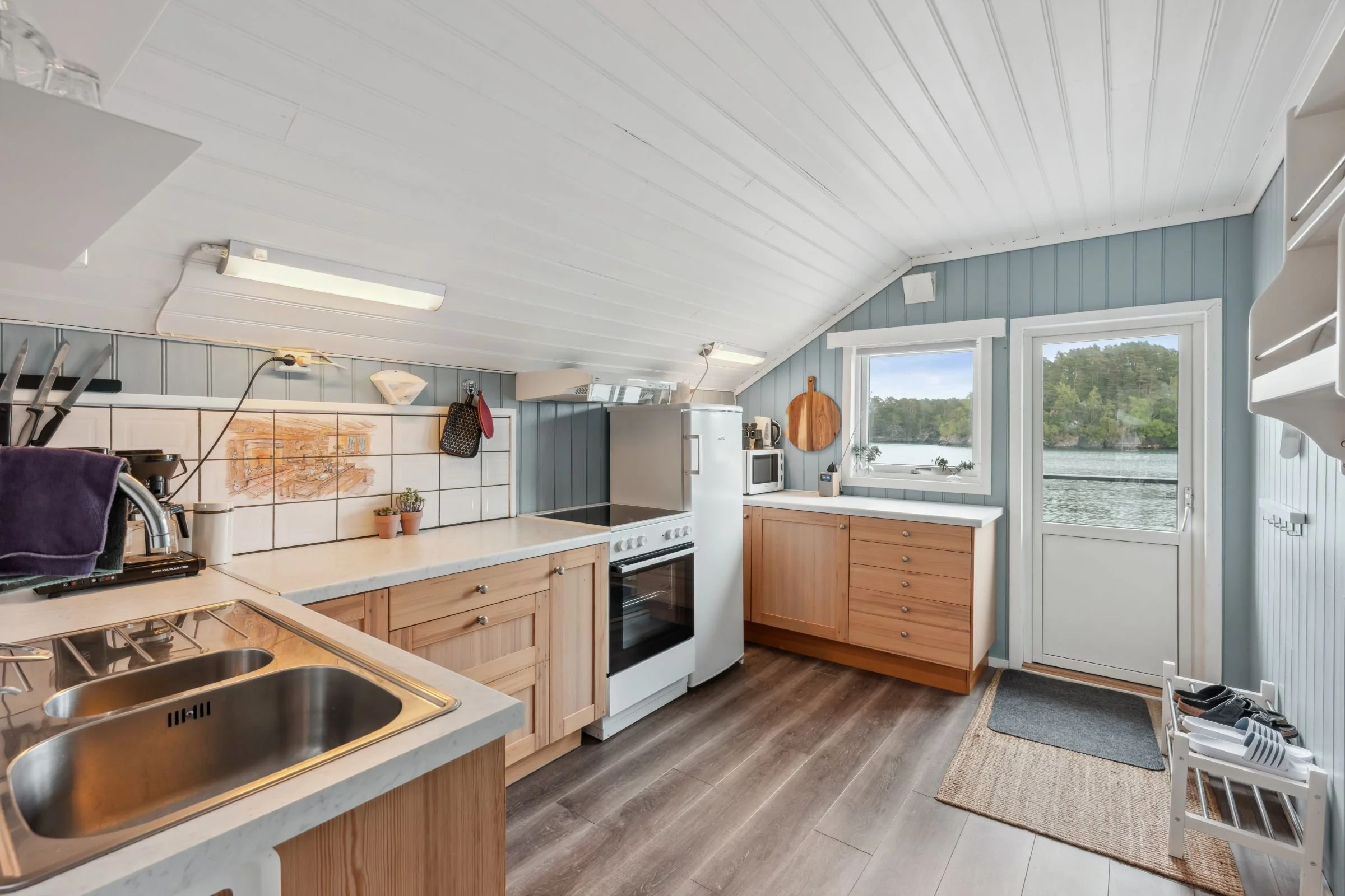 Fully equipped kitchen in cabin at Furiholmen near the sea outside Bergen