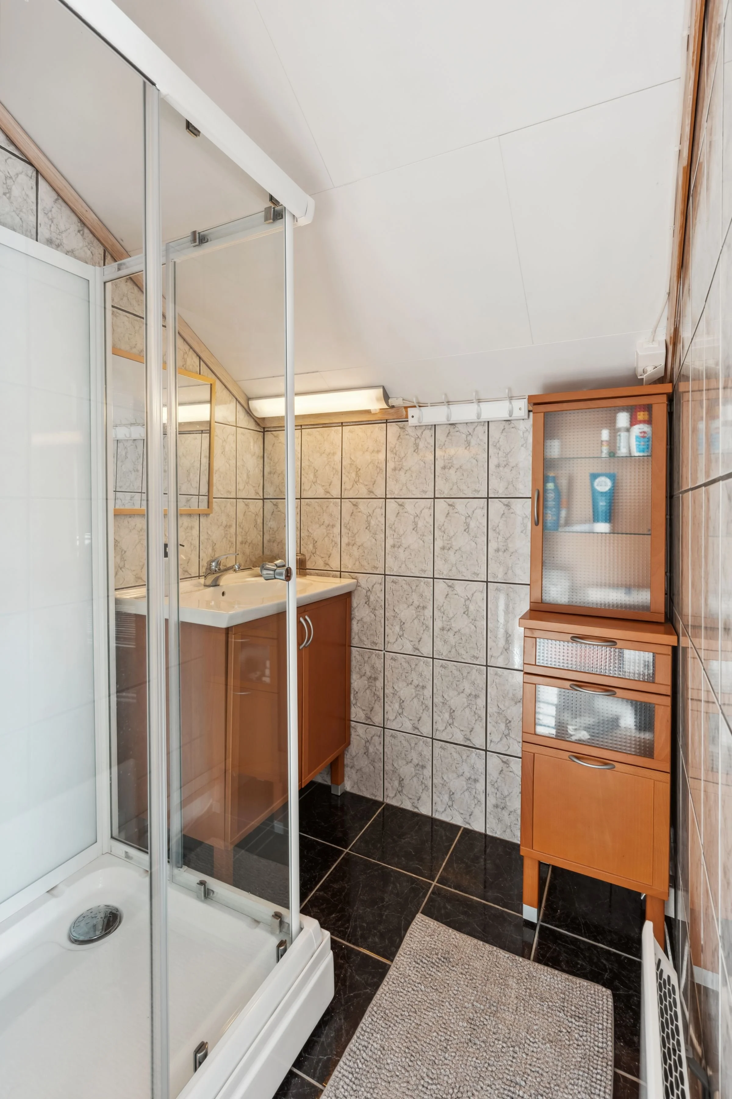 Bathroom with shower in cabin at Furiholmen