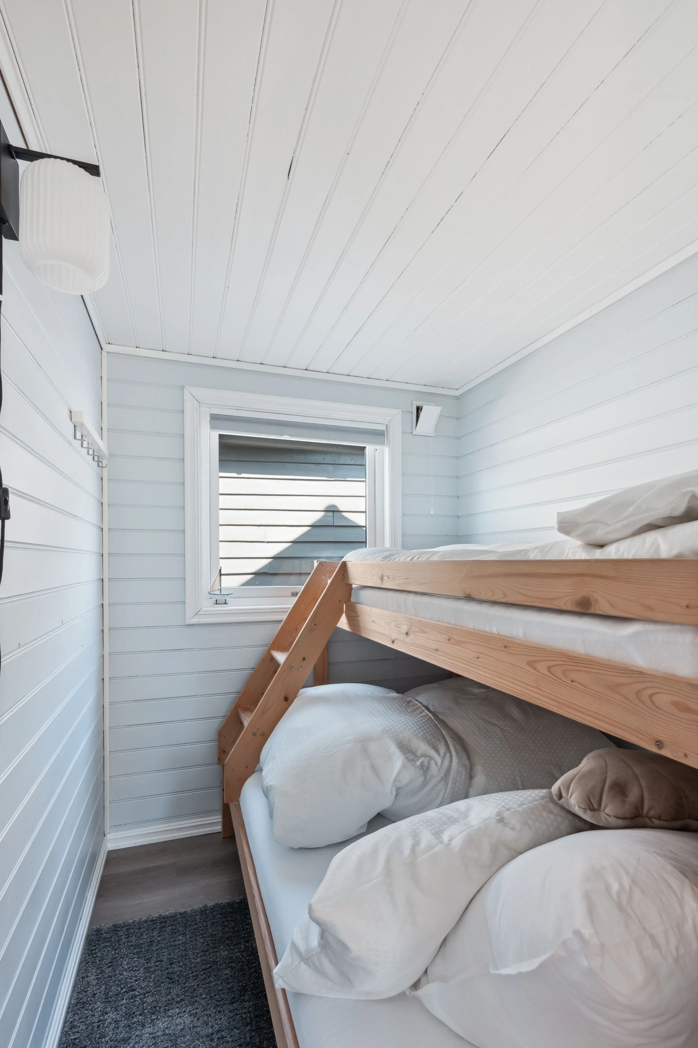 Bedroom with bunkbeds at Furiholmen near Bergen