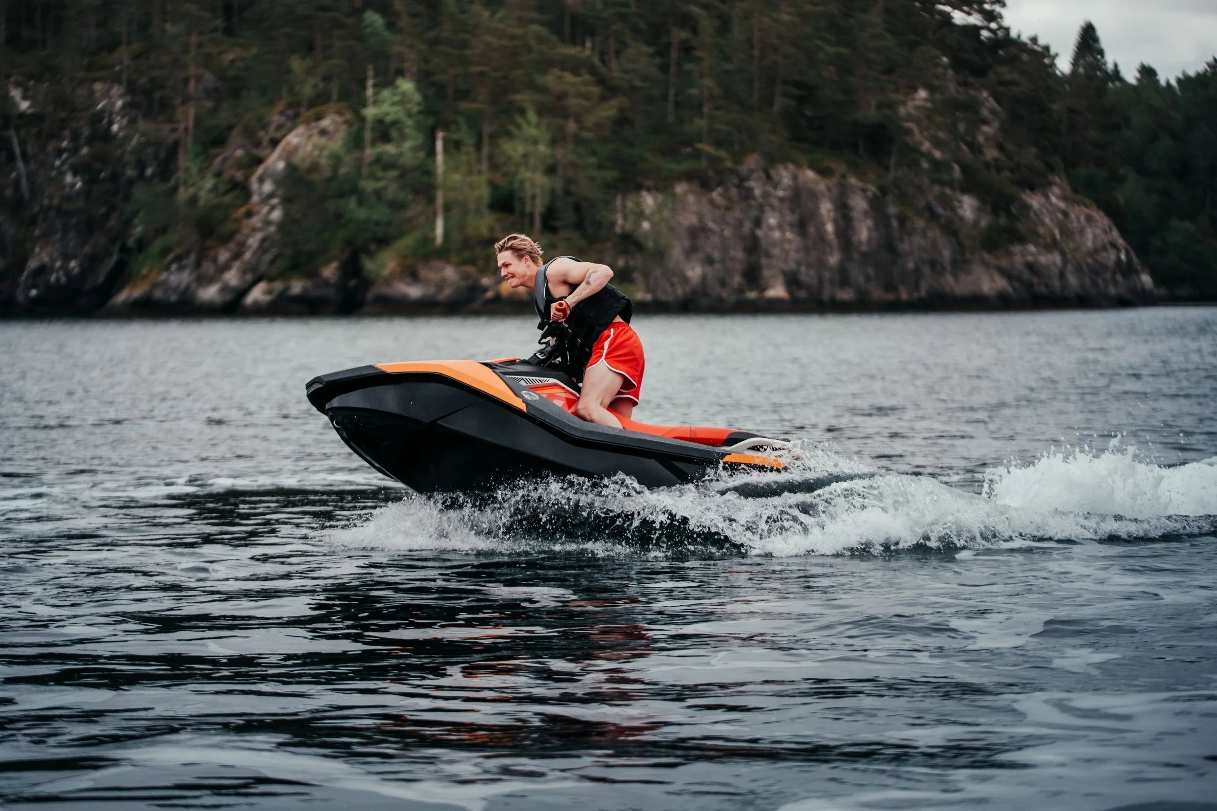 Furiholmen_JetSki_Waves.jpg