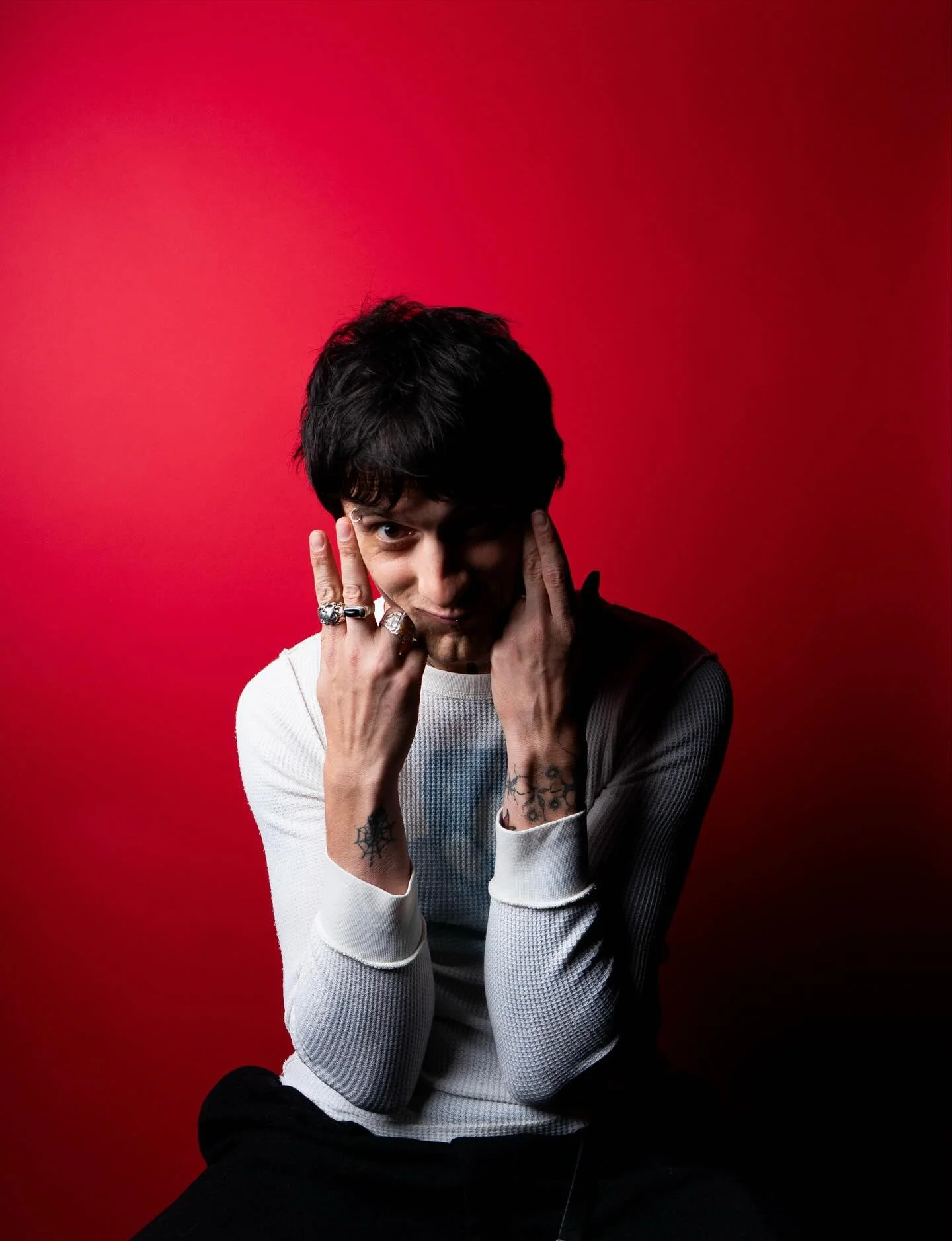 Meet Stevo ✂️✨
Stevo brings sensitivity and precision to every cut. With six years behind the chair and roots in the desert of Logandale, Nevada- they approach hair as both craft and quiet rebellion. They see hair as beyond gender, shaped instead by 