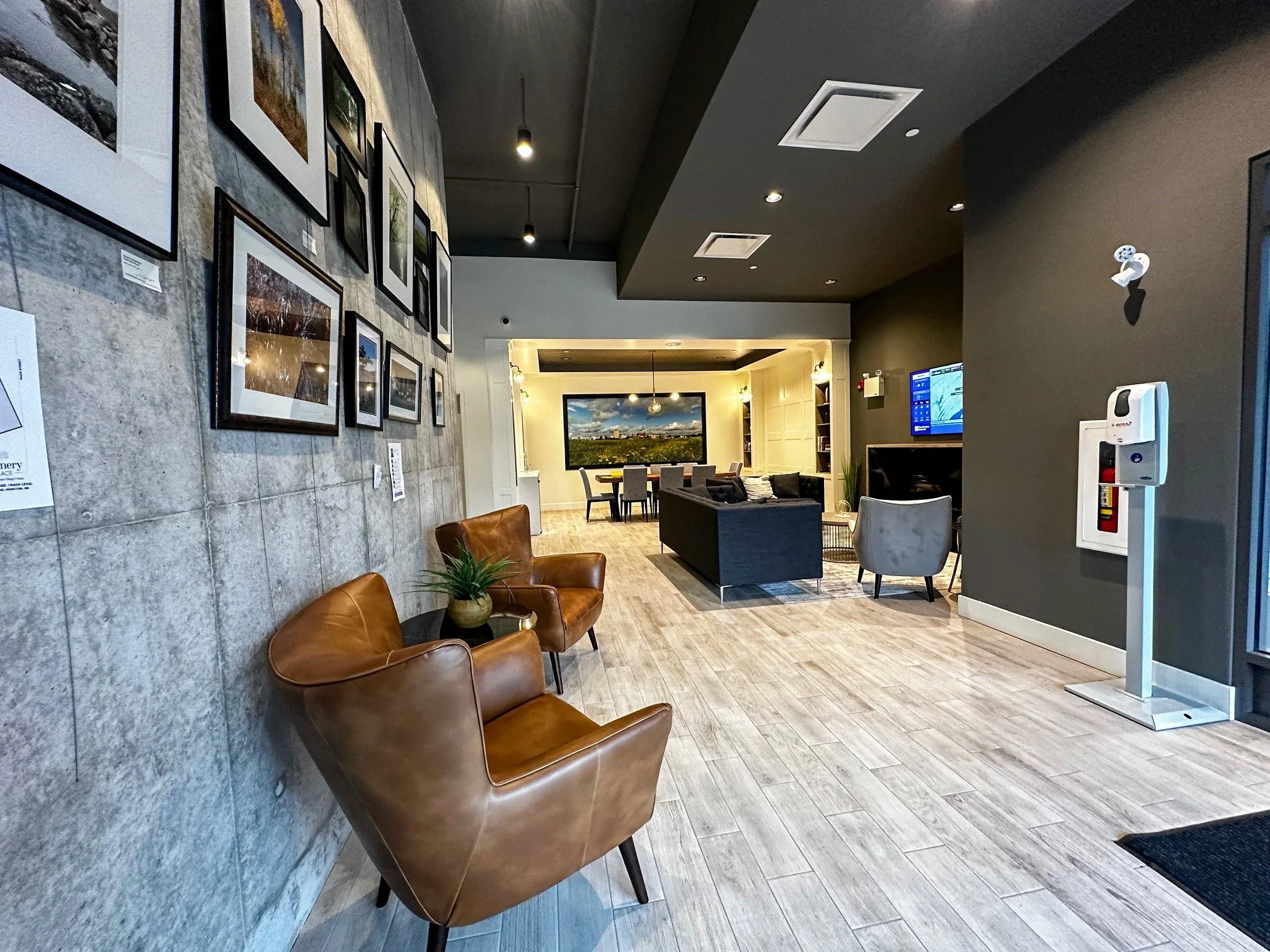 lobby 1.jpg