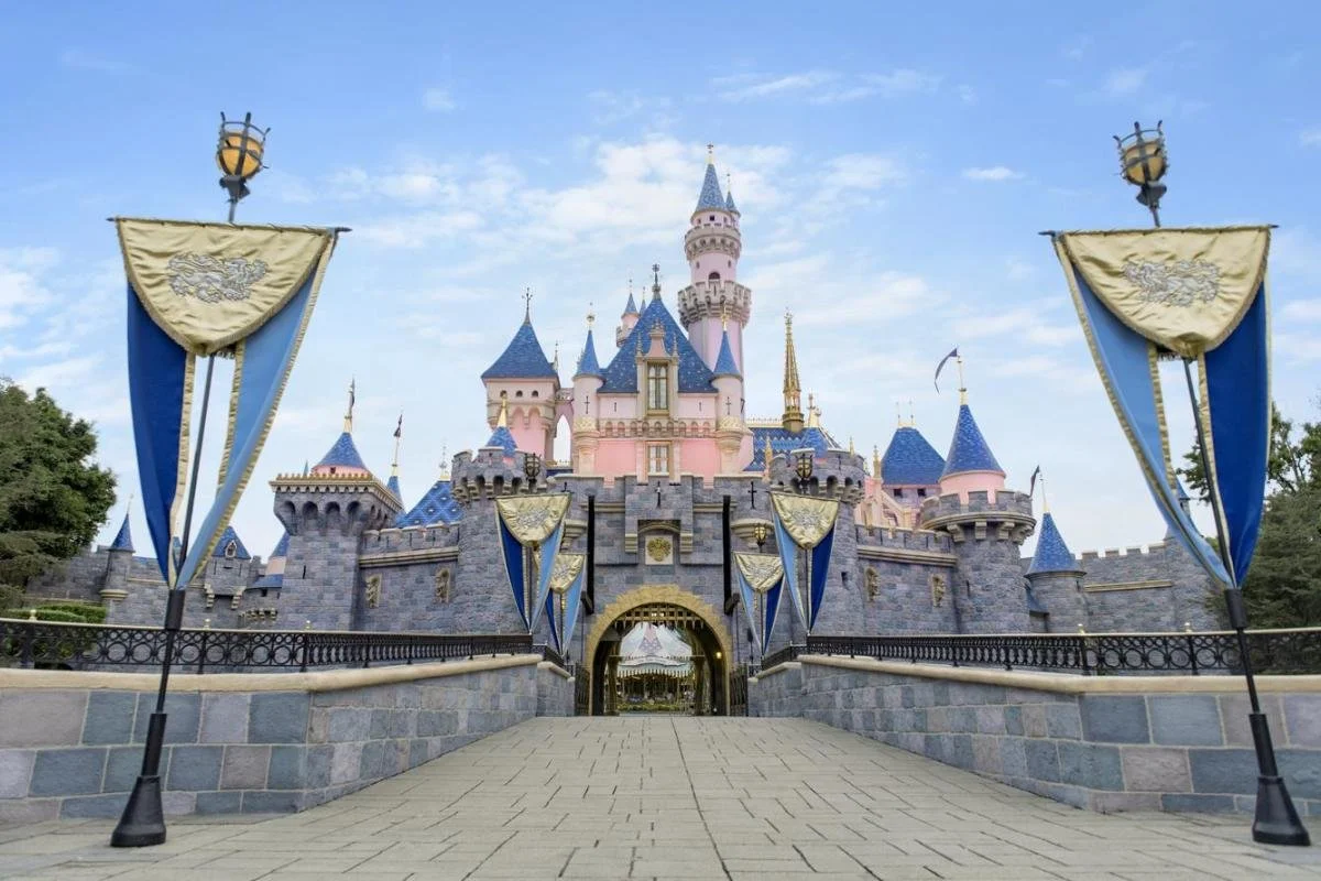 Discovering Tarot Card Readings Near Disneyland for Guidance &amp; Insight