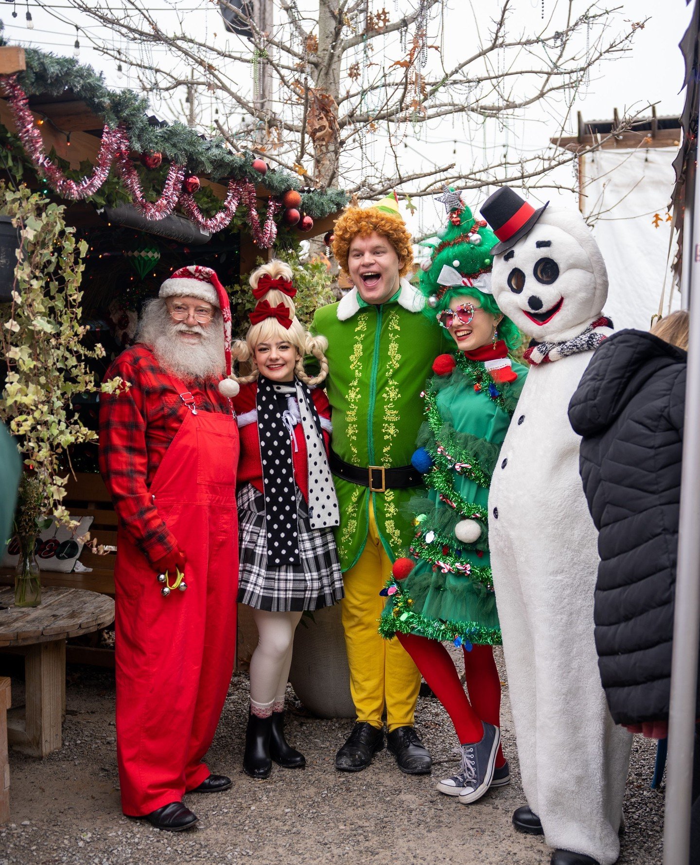 🎅🎄🥂🍴Gather your friends and family for a heartwarming, holly-jolly Brunch with Santa and Friends THIS Sunday, December 14! Brunch kicks off at noon. This event is FREE! Don't forget to bring your camera for all the amazing pics with Santa and his