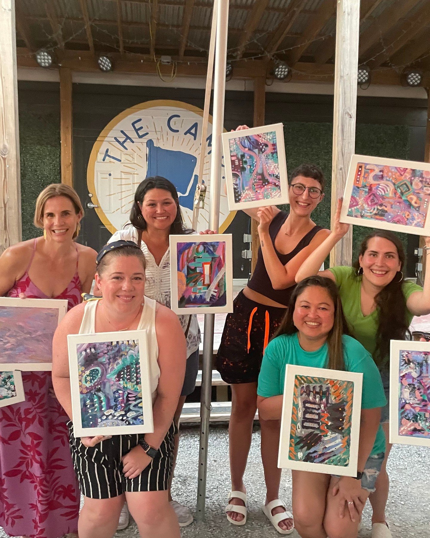 ‼️Only a few more tickets remaining for the 🎨 abstract painting workshop with Matices de Colores Arts THIS THURSDAY, 3/5! 🔗 Click the #linkinbio to grab yours now. 

➡️In this fun workshop, you'll discover how to create a one-of-a-kind abstract pai