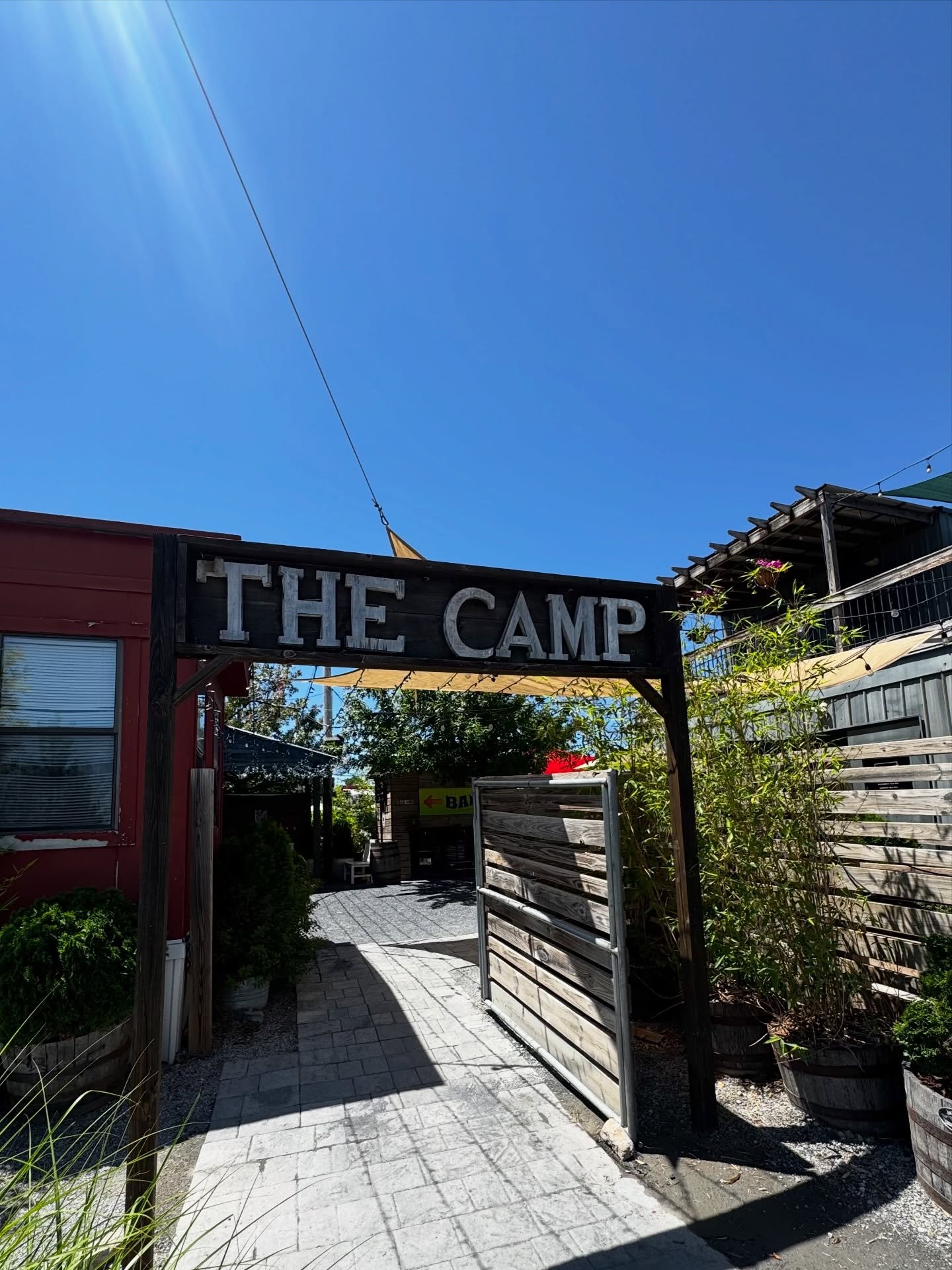 🫨☀️Hello it&rsquo;s beautiful outside?!? Perfect weekend to celebrate St. Paddy&rsquo;s!!! ☘️

👇👇👇

🍀🍺🌈Get ready to shamrock and roll all St. Patrick&rsquo;s Weekend at The Camp! Join us to celebrate with live music every day, festive drinks +