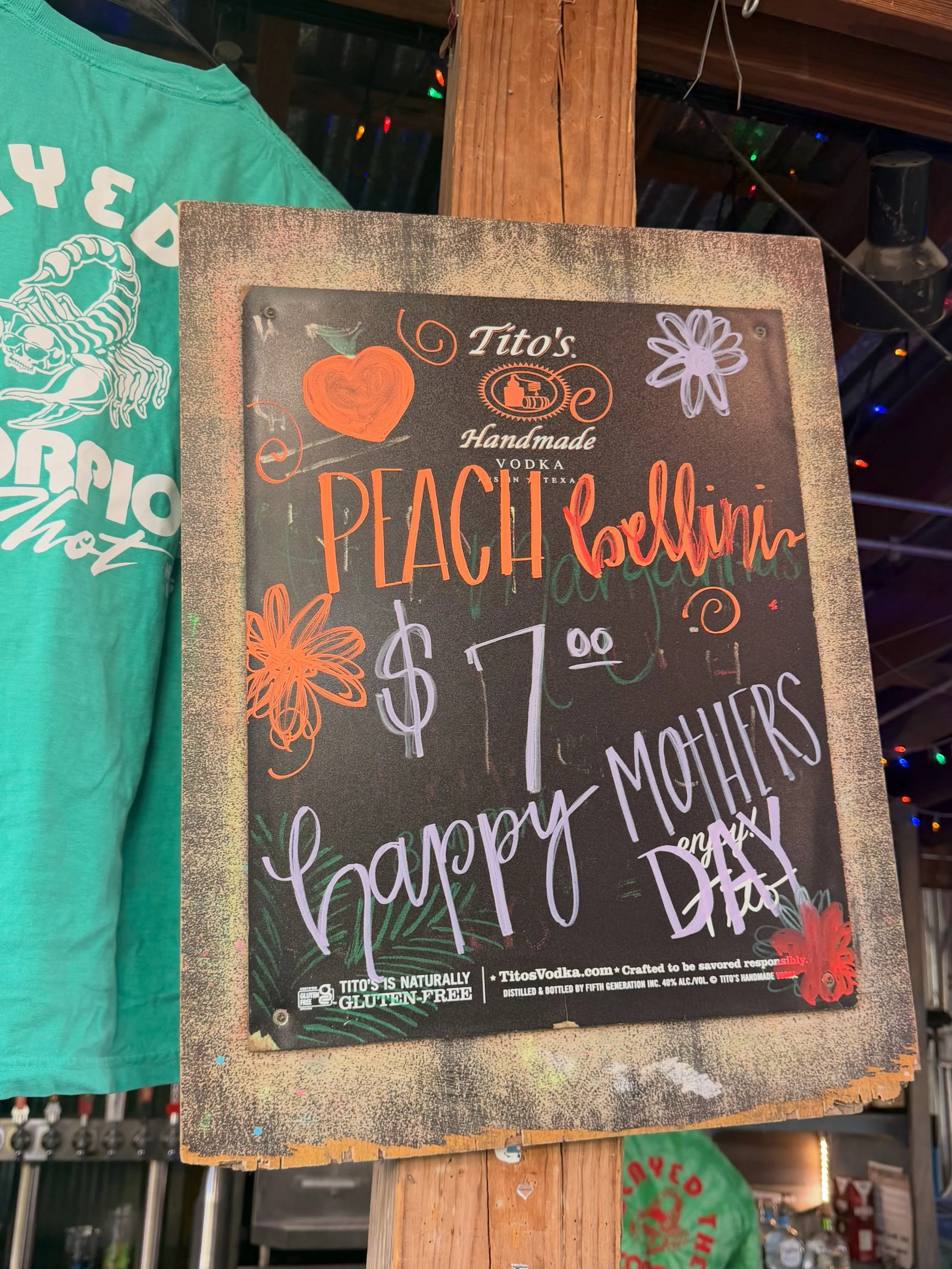🍑 Peach Bellinis for mom.
Yes please!