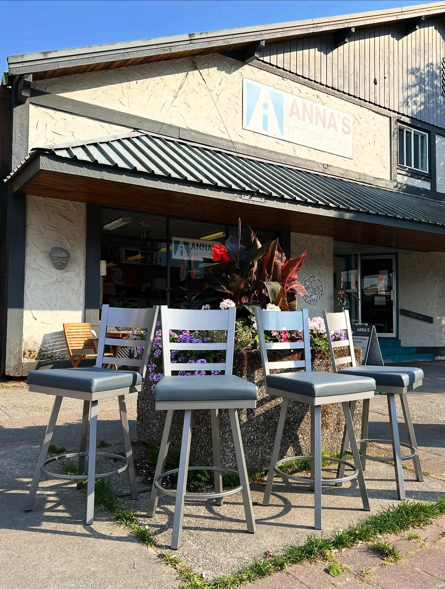 A fresh batch of @amiscofurniture #custom #counterstools ready to be #delivered to their forever #home 🤩

Amisco furniture is #topquality #product #madeincanada and can be customized to suit any #livingspace 

Amisco is an industry leader in #design