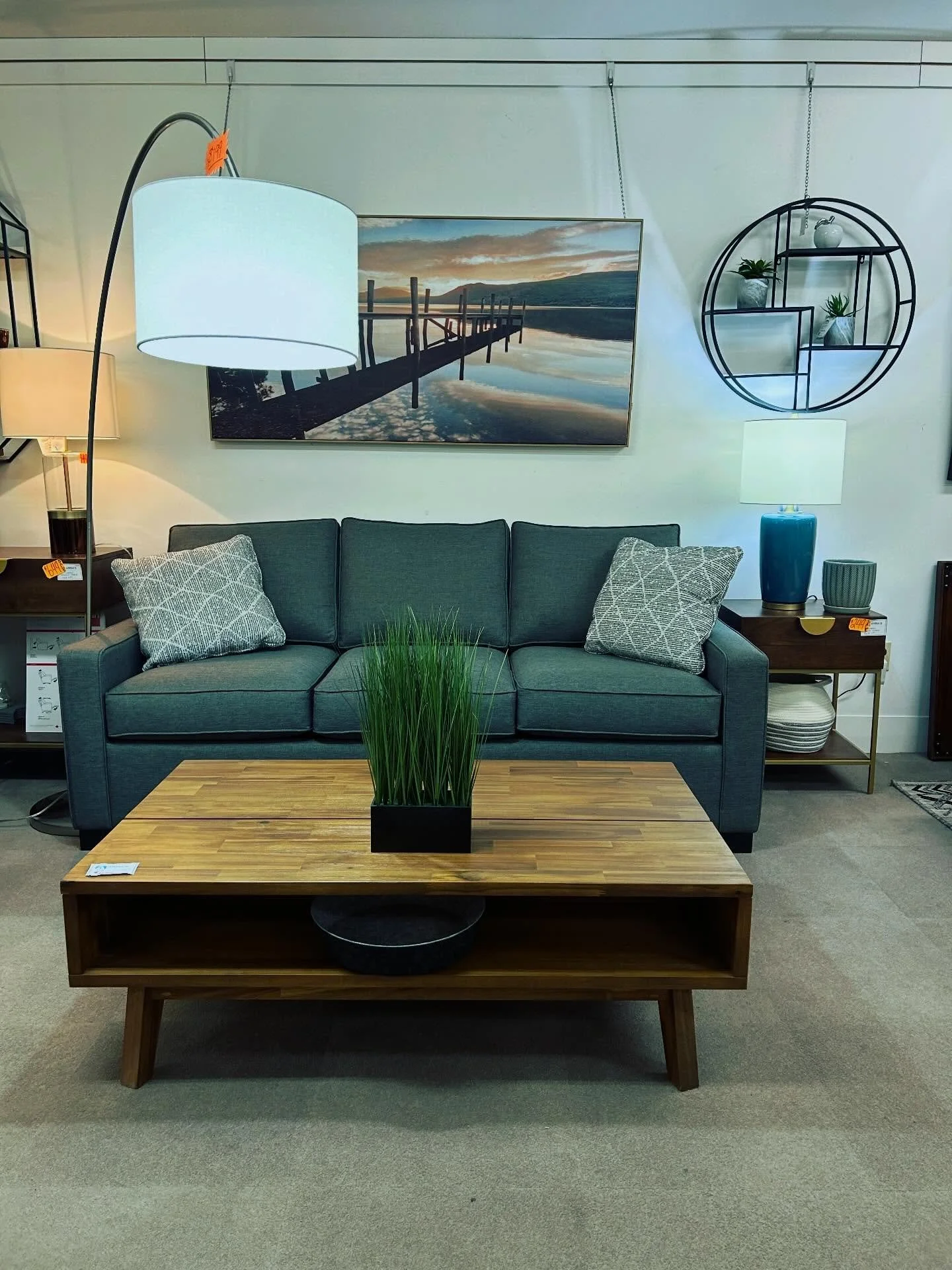 Our ever popular Metro Queen Sofa-bed by @stylussofas has once again made its way onto the showroom floor. And we&rsquo;re delighted to partner it up with another very beautiful item - The &lsquo;Gia&rsquo; lift top coffee table by @lhhomeltd in a wa