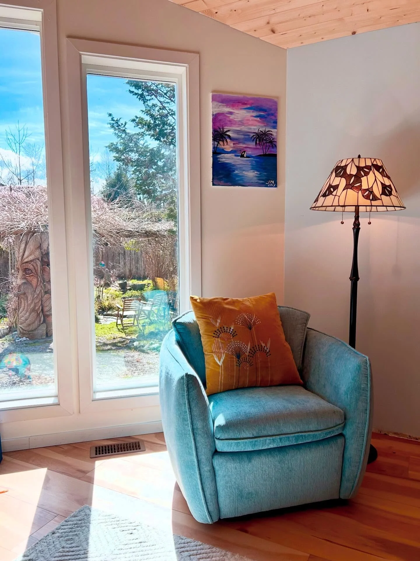 The &lsquo;Luna&rsquo; swivel glider #chair by @stylussofas made its way right into my #home and I couldn&rsquo;t be happier with it! This little chair has NEXT LEVEL #comfort and can be #custom ordered in hundreds of fabric choices! 
We have one on 