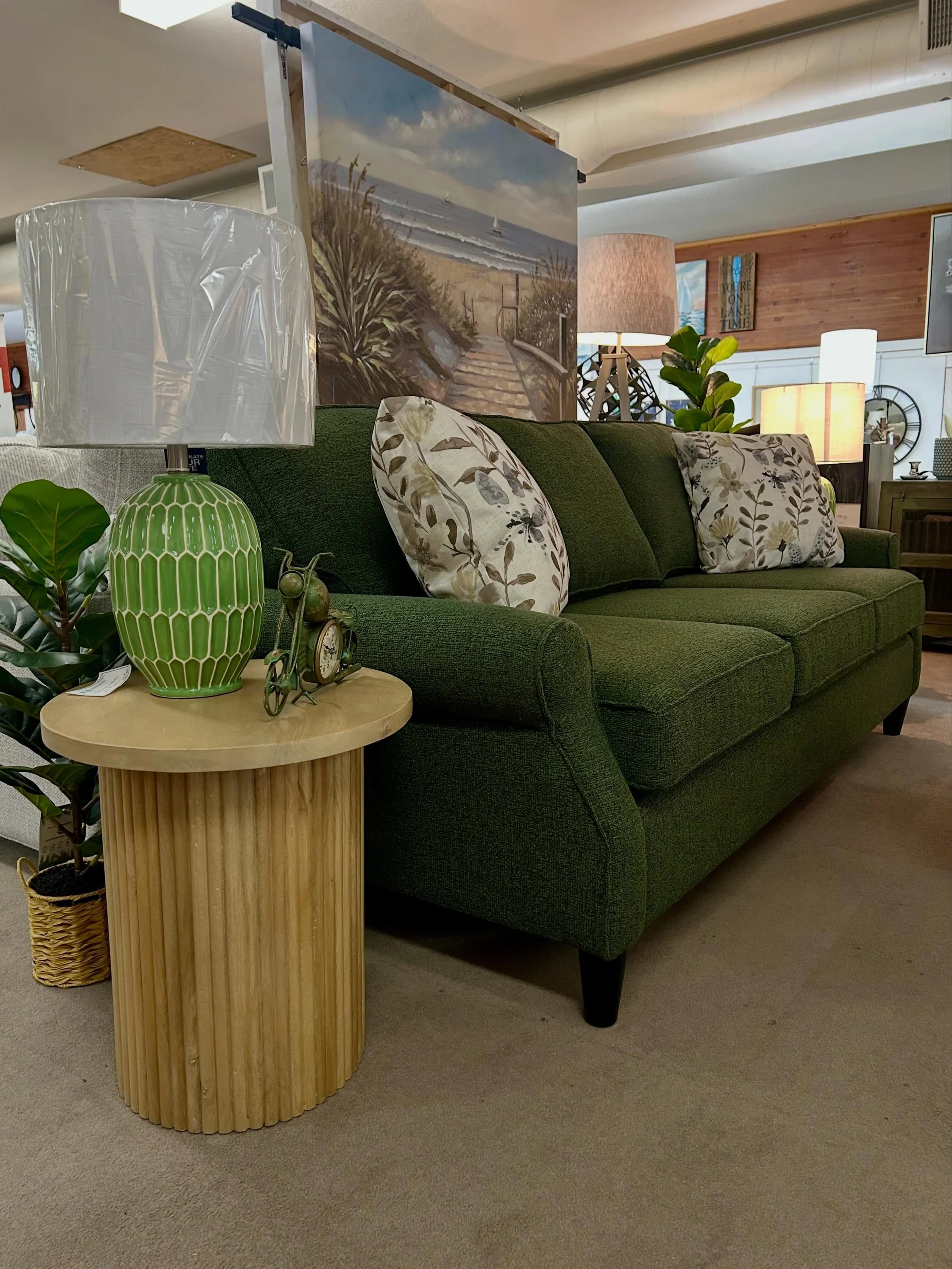 Have a look at this lovely new sofa we put on display today!!!👀 
The &lsquo;Gavin&rsquo; by @stylussofas has made its debut in our shop and we couldn&rsquo;t be happier with it!! It features a traditional style that we haven&rsquo;t had in a while! 