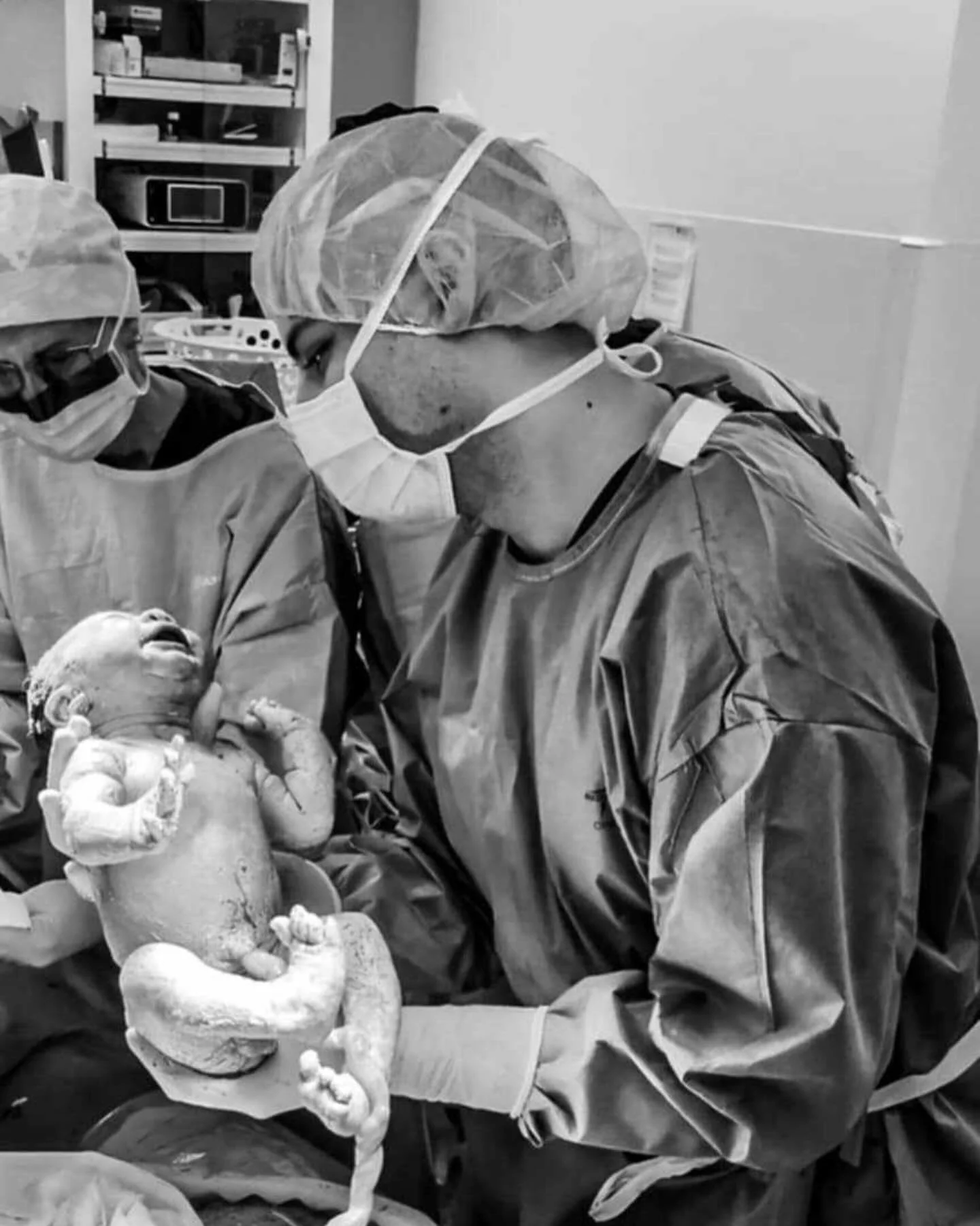 Love at first sight! This magical moment was captured during a paternal assist caesarean section! That&rsquo;s right, some dads are keen to get in on the action for a moment never to be forgotten&hellip;🥰 #magicalbirth #loveatfirstsight #bestlife #g