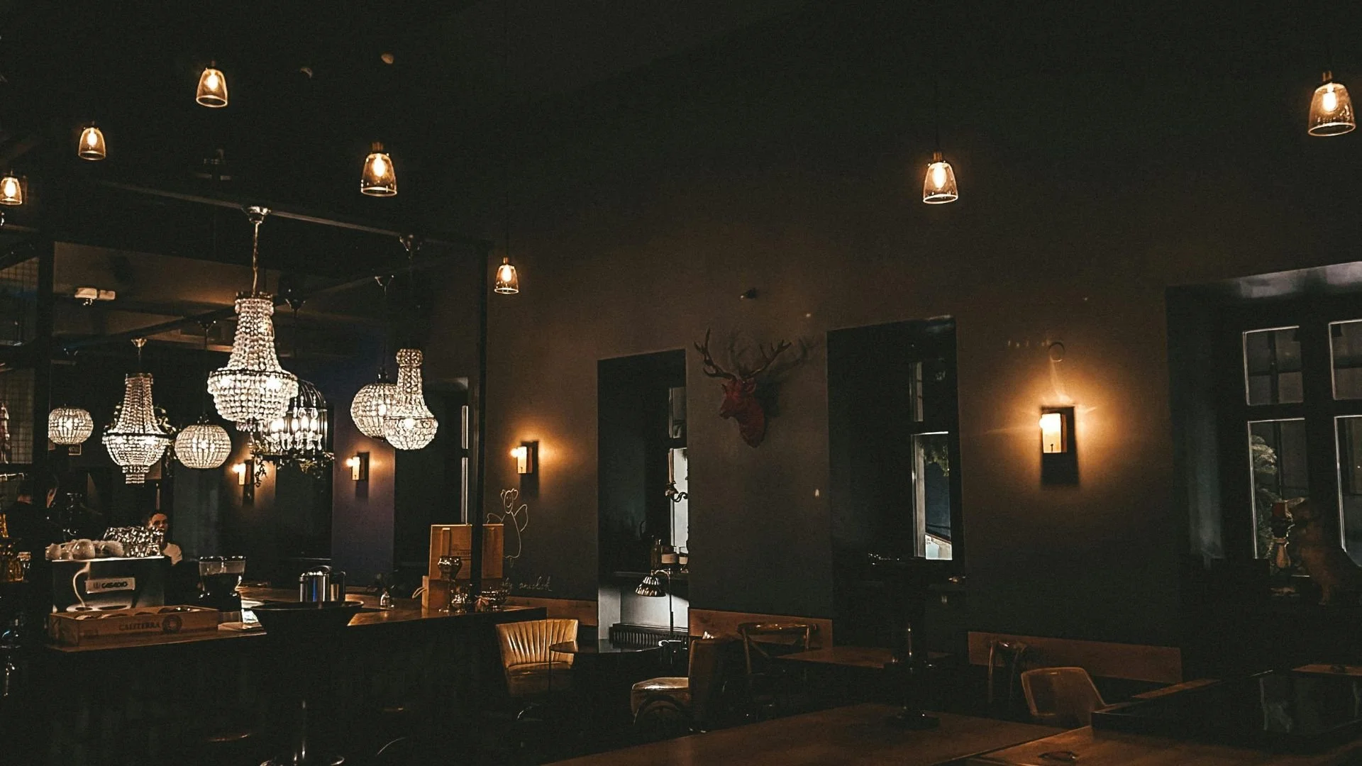 Small Budget, Big Growth: How Restaurants Are Using AI, Data, and PR to Scale