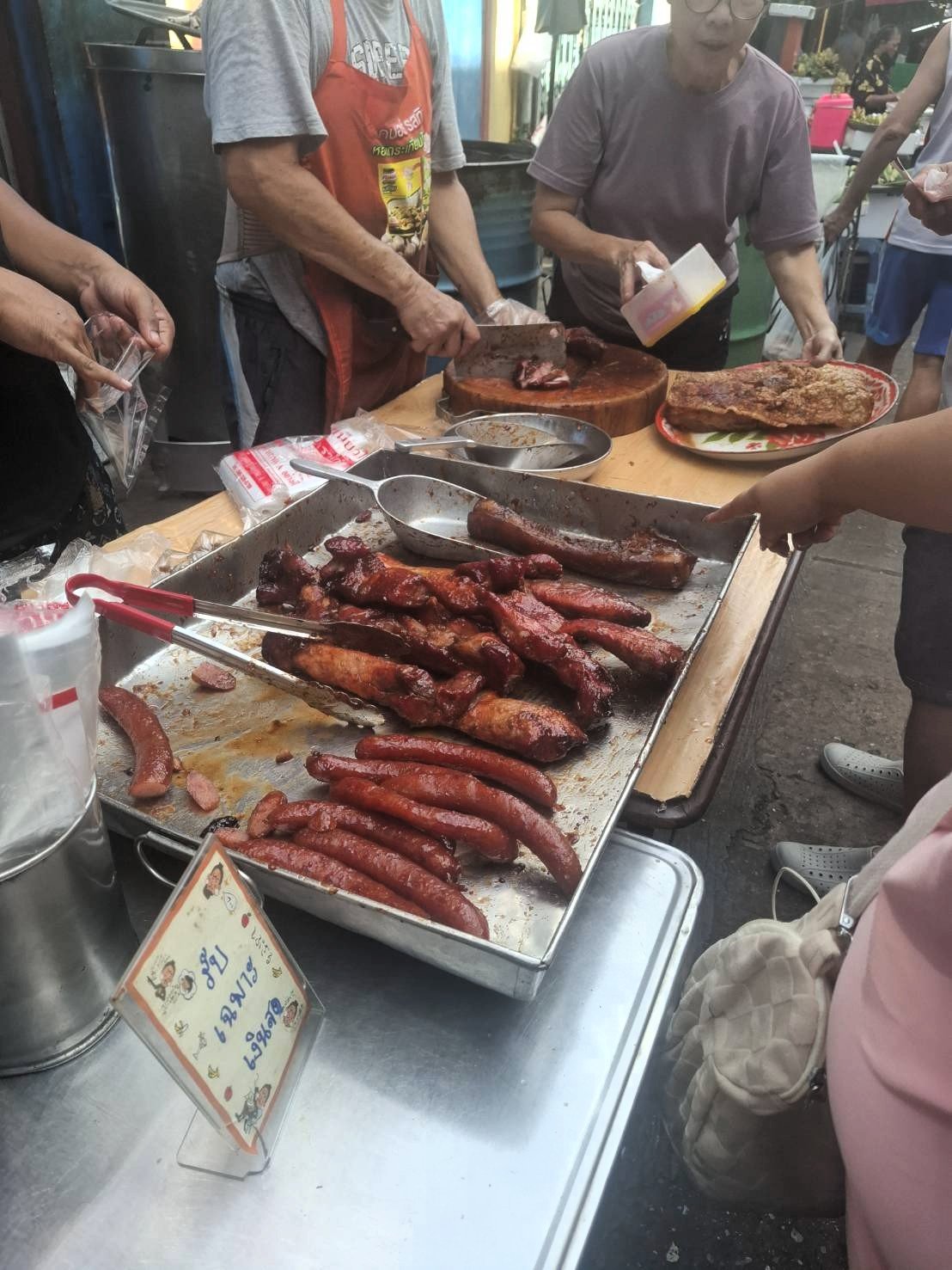 Tok Mor morning market.