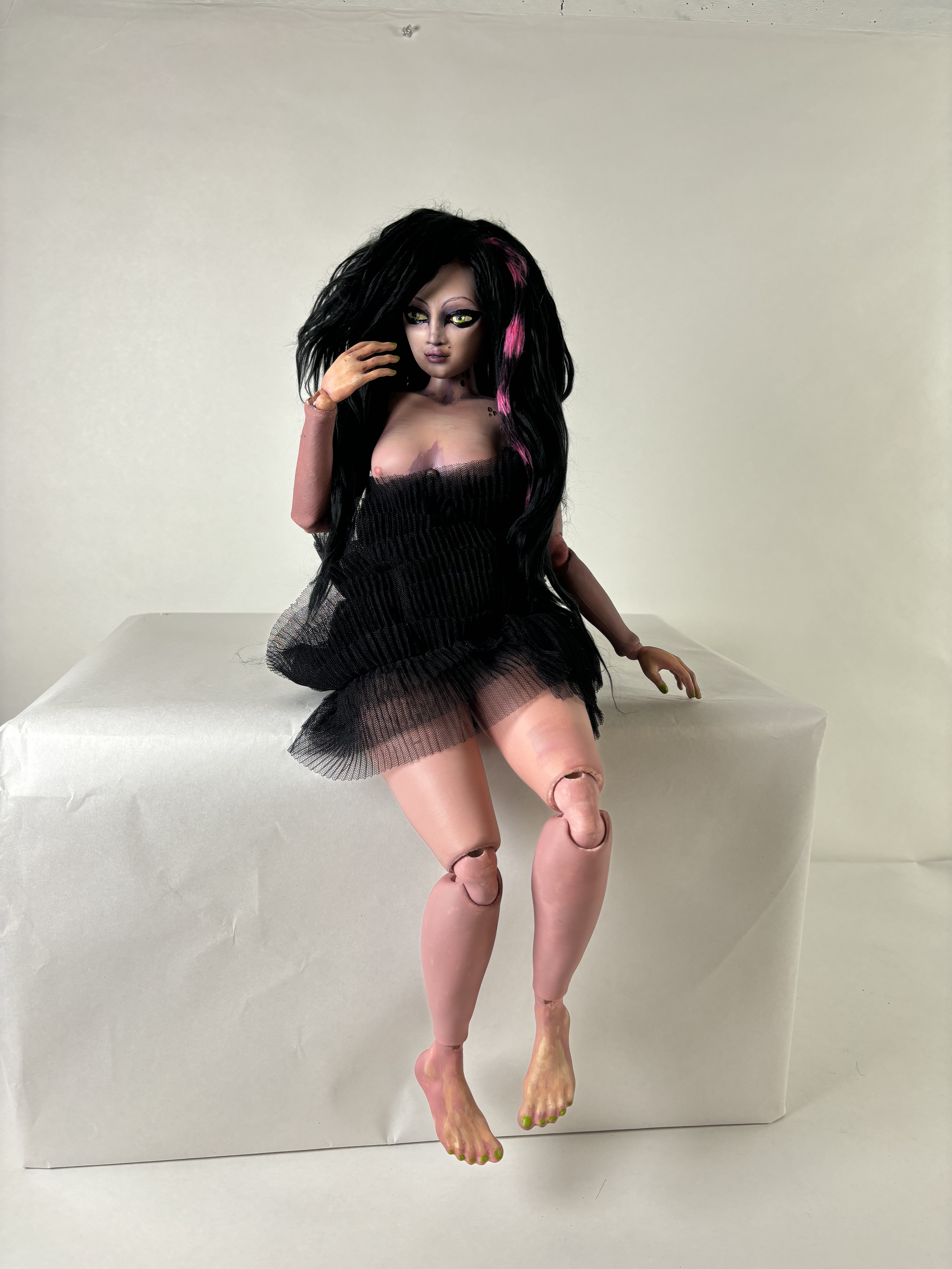 Seirenes Series: Roxxy, The Scene