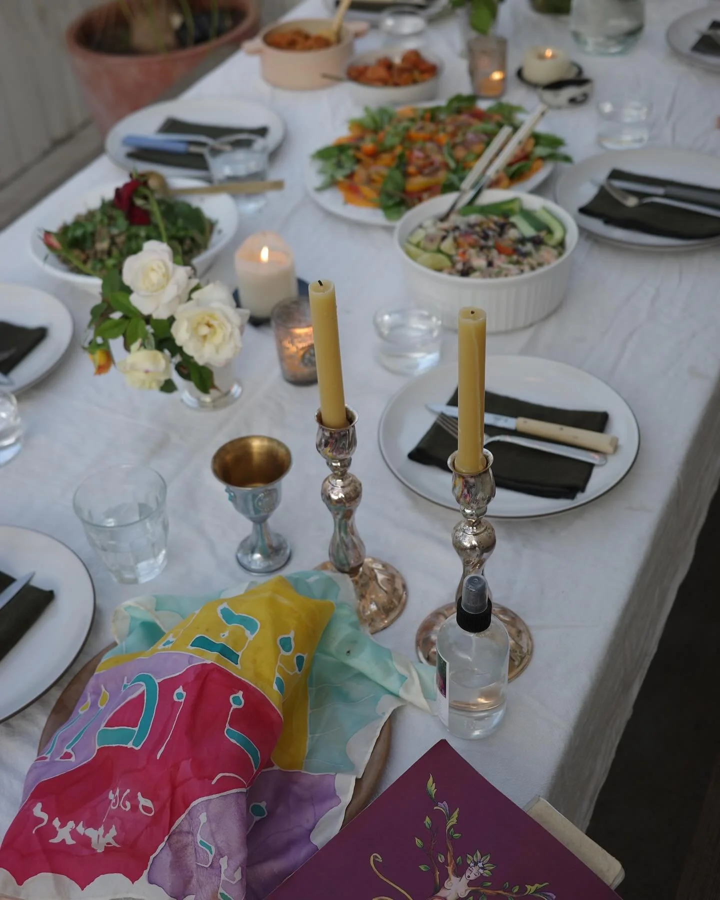 🕯️Shabbat shalom 🕯️

A co-created feast for our hearts &amp; souls, with a place on the table honoring our Palestinian kin.

May this palace in time bring us closer to God/dess through rest, relaxation &amp; nourishment with our loved ones. May it 