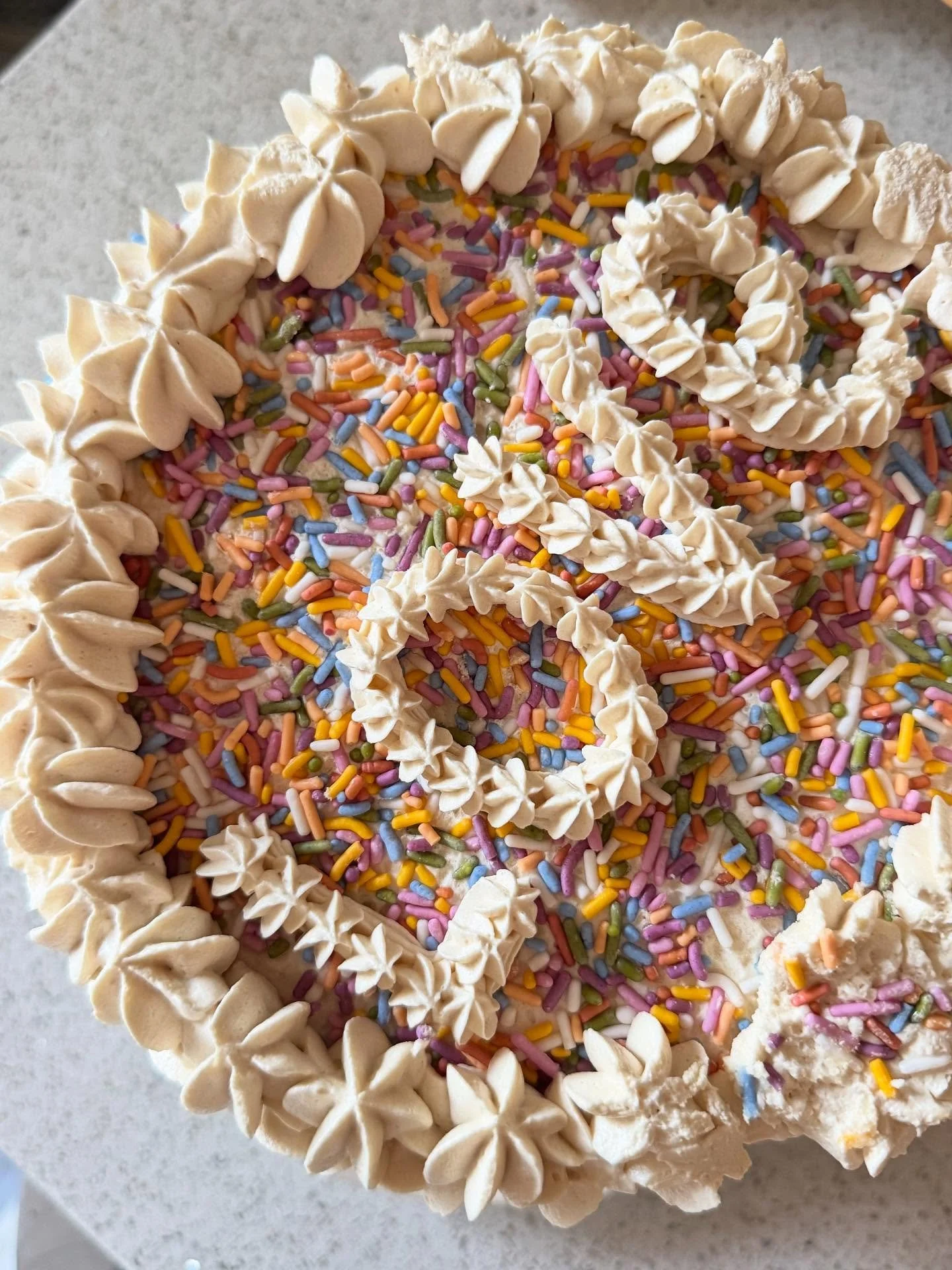 LOVE is a *certified radiant* rainbow sprinkle cake 🌈🎂 

A few weekends ago I went to nyc to visit my fam and ordered this custom @knead_love_bakery cake for a family Shabbat. It&rsquo;s made with gluten free regional grains, organic maple (sans da