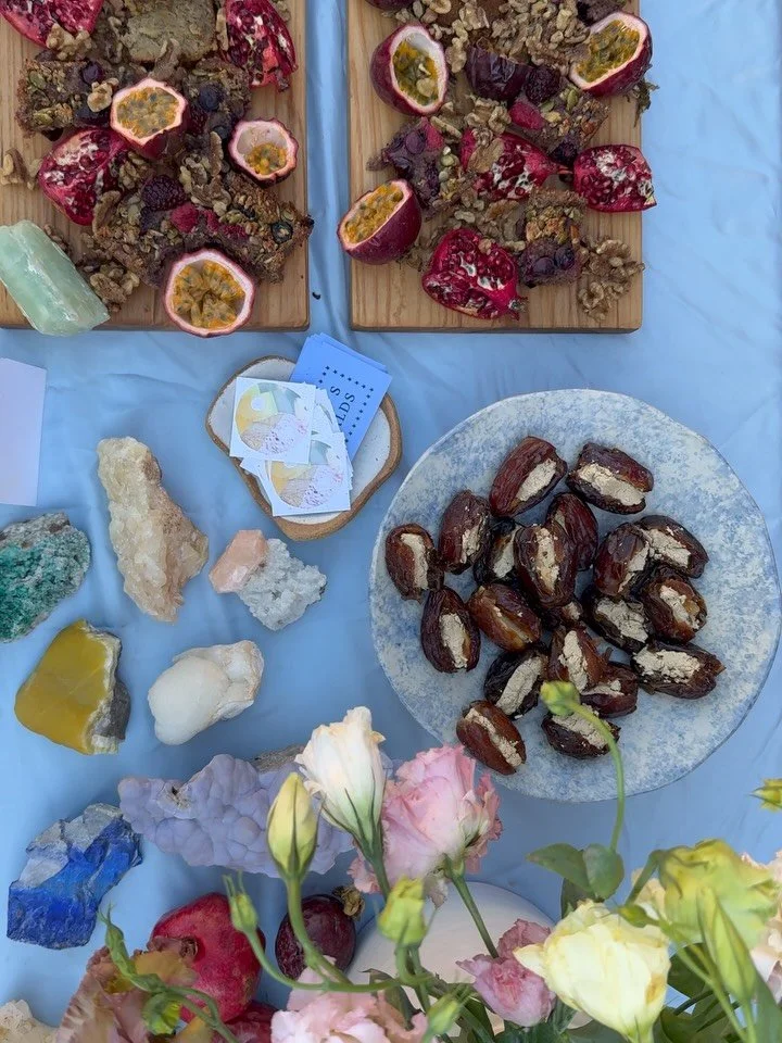 💛💎🙏 GRATEFUL SPREAD 💛💎🙏

My latest graze for @micahsmorningmarket with handmade *certified radiant* treats&mdash;walnut banana bread, hazelnut berry cake &amp; halva-stuffed dates&mdash;seasonal fruit &amp; flowers alongside a curation of @crys