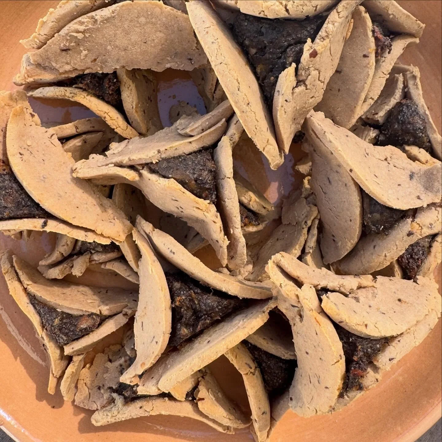 🔽 Cassava KAVANIM 🔼

Certified radiant hamentaschen with fragrant orange blossom poppyseed date filling 🍊🖤🪞

Also known as Goddess cookies! Cookies made in her image! A yonic interpretation in devotion to the feminine Divine, the fertile soil, t