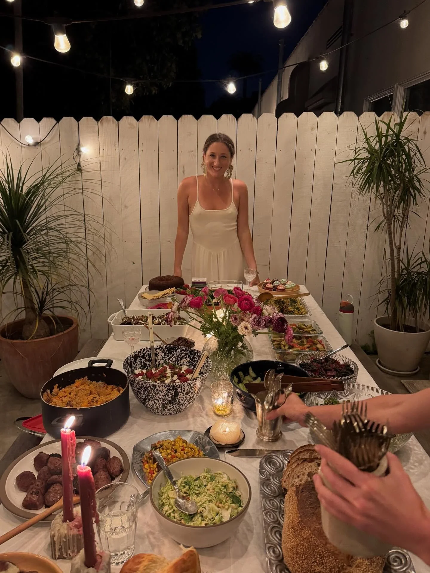 🕊️ SHABBAT JOY 🕊️

Two weeks ago my friends @gratefulgiraffes and I hosted the most joyful Shabbat dinner. Shabbat is &ldquo;a palace in time&rdquo; &mdash; 25 hours of liminal space where we get to be closer to god/dess through rest and relaxation