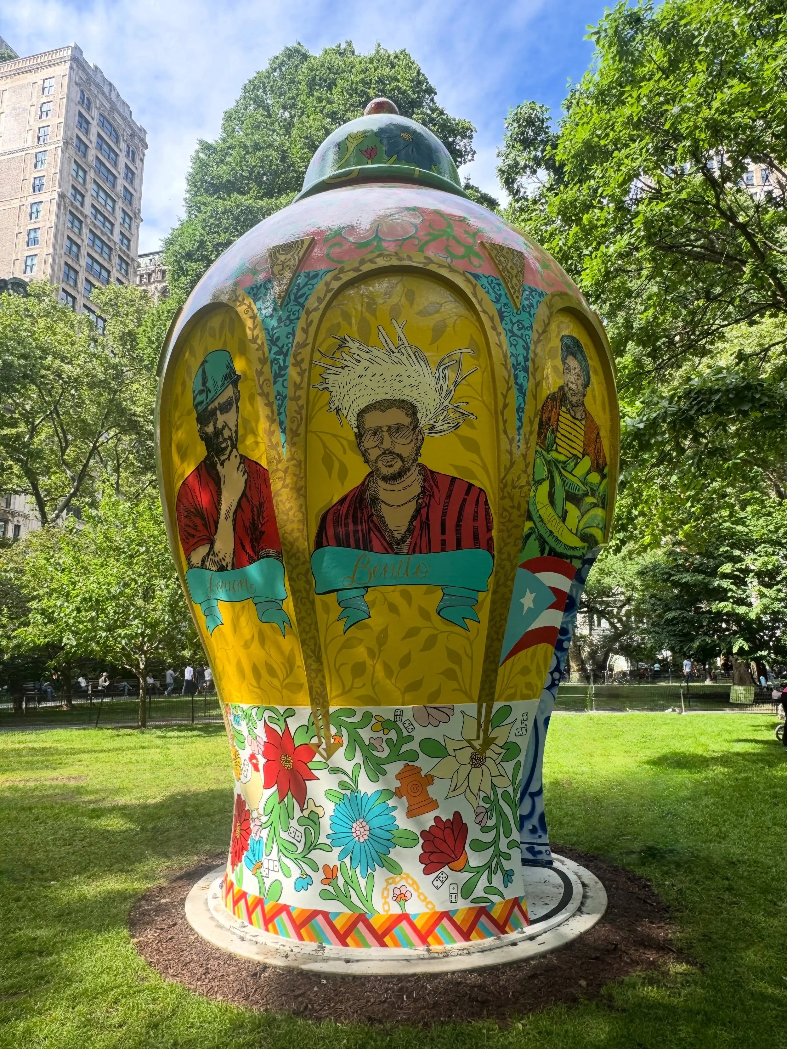Felt a little better so I decided to take a stroll to @robertolugowithoutwax first public art pieces at Madison Sq Park - so good &hearts;️🇵🇷