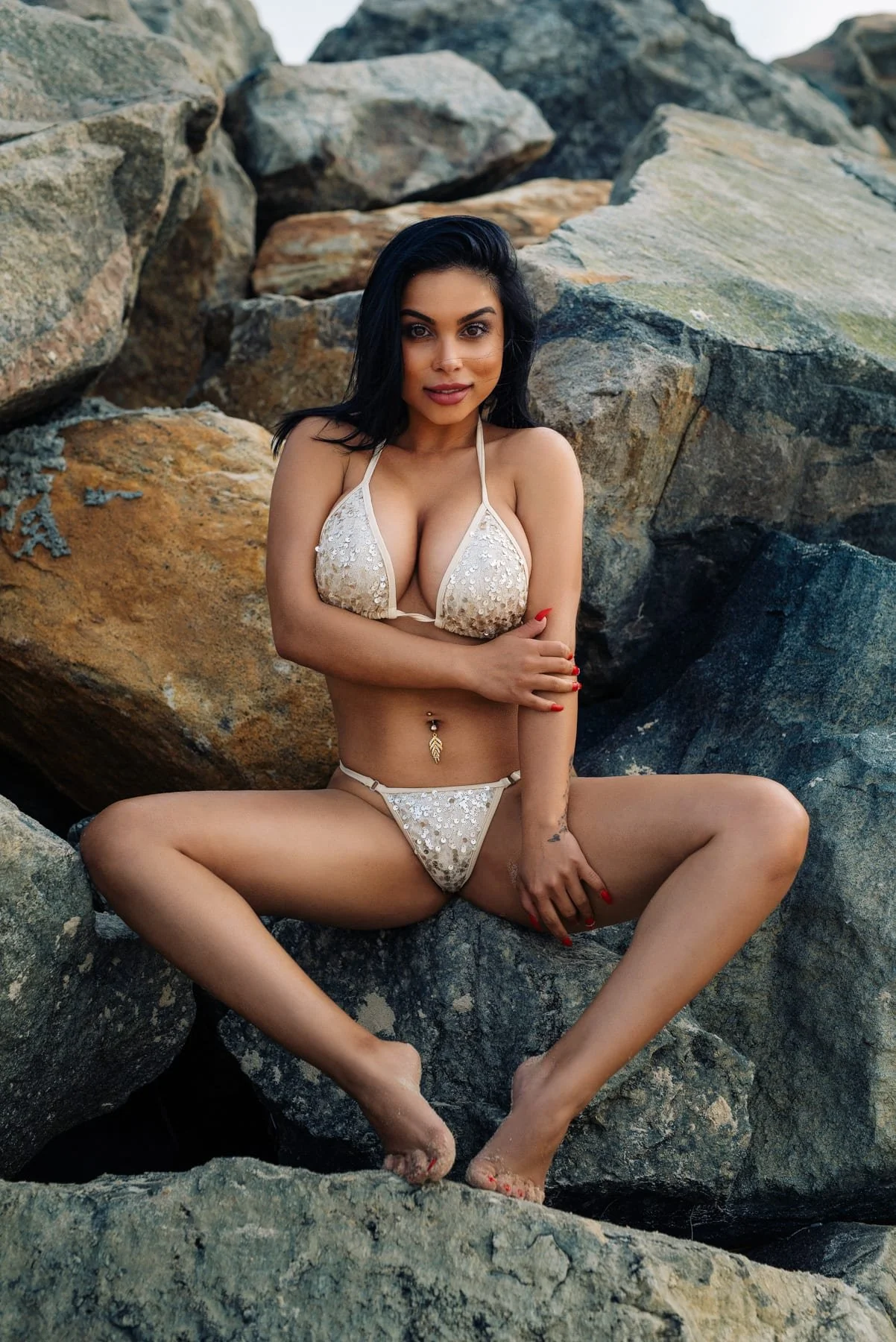 Sensual_Boudoir_Woman_Posing_Elegantly_on_Rugged_Coastal_Rocks_During_a_Golden_Sunset_Session_Near_the_Beautiful_Beaches_of_Scarborough_in_Perth.jpg