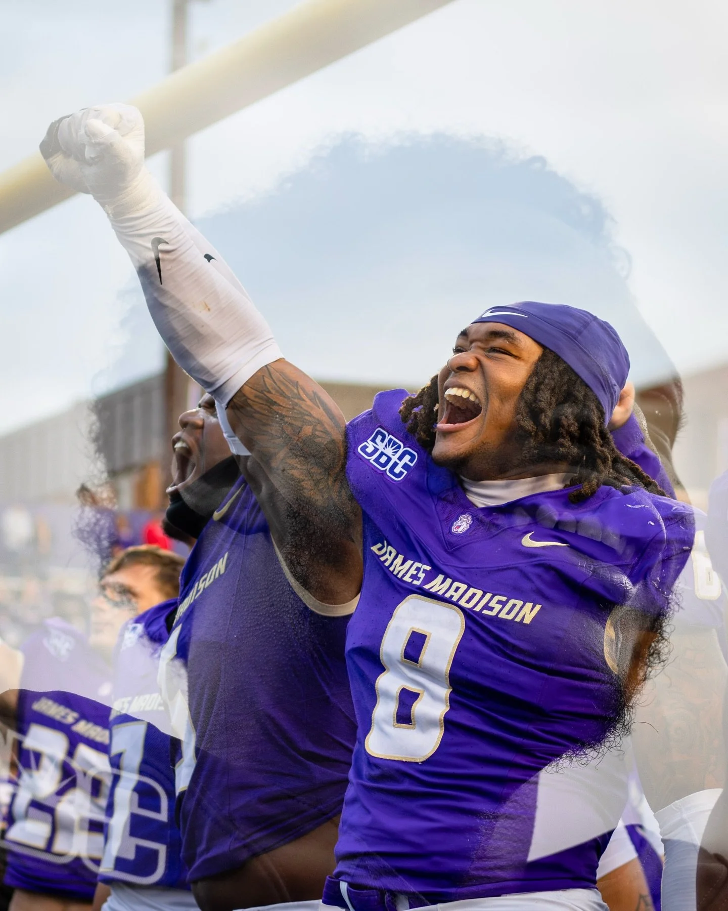 𝘾𝙝𝙖𝙢𝙥𝙞𝙤𝙣𝙨𝙝𝙞𝙥 𝙗𝙤𝙪𝙣𝙙

Shots from JMU v Wazzou 

#jmufootball #sportsphotography #jmu sportsphotographer sbc
