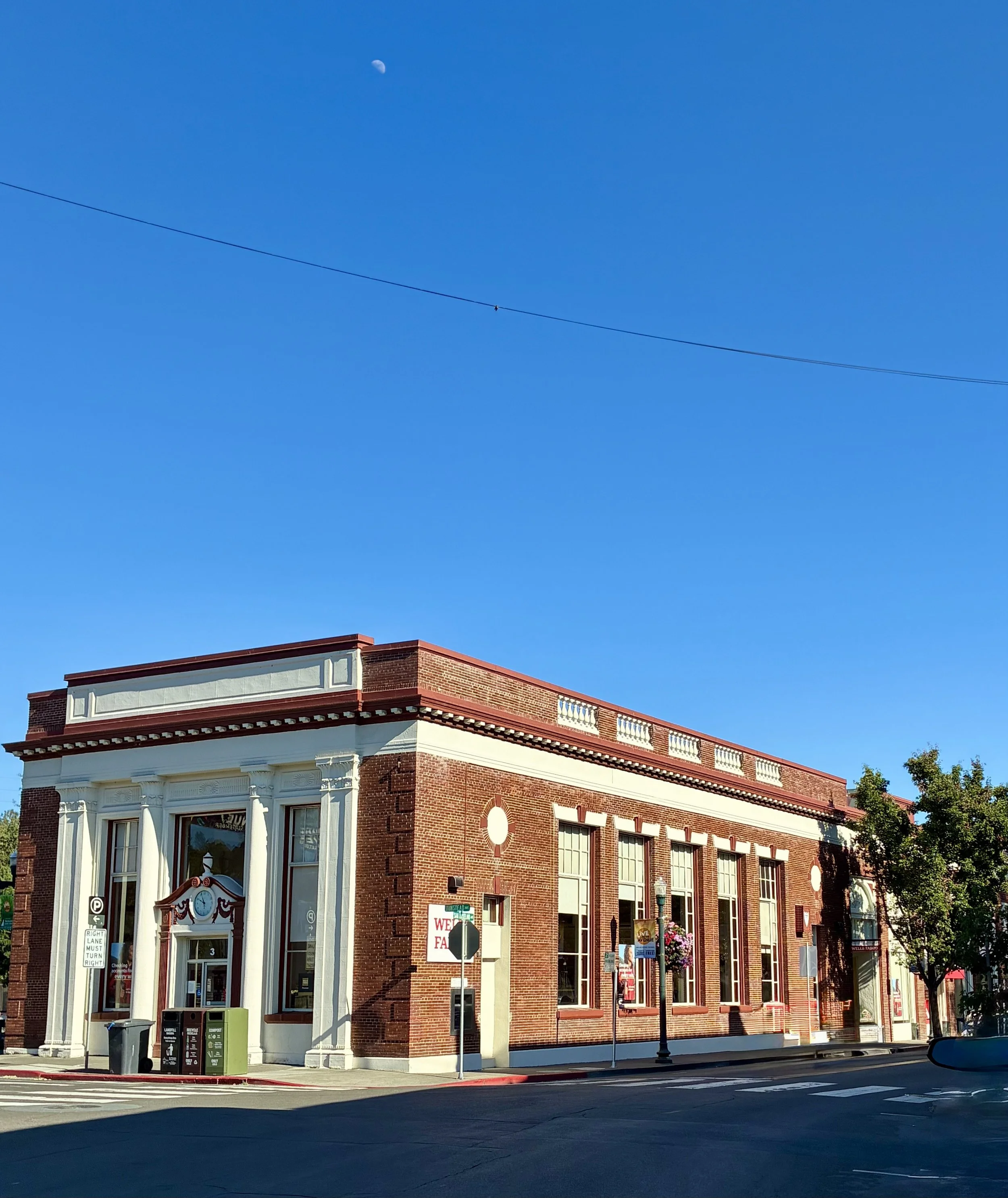 SAN ANSELMO | Microclimatic valley of boutiques & close community