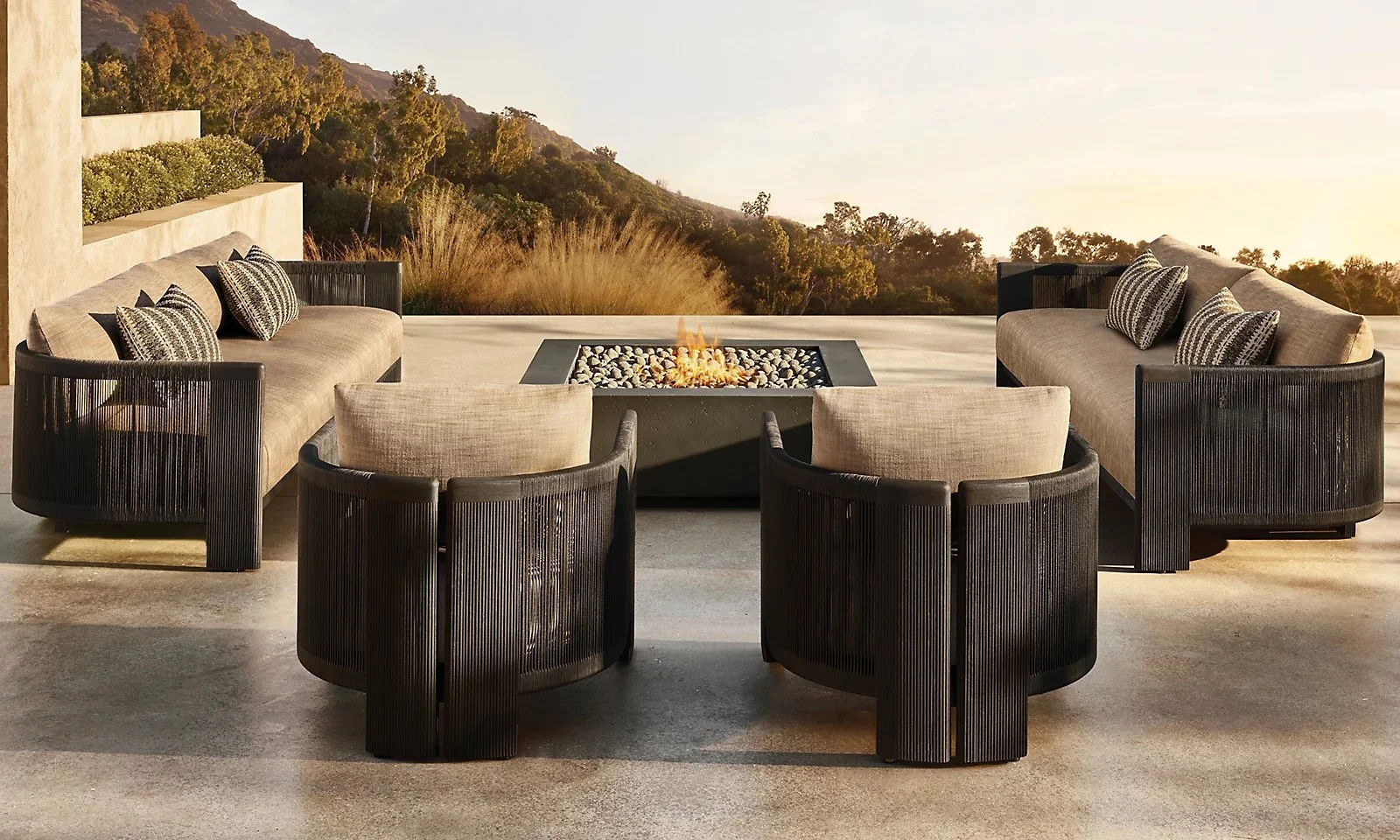 T683_OD26OD1_StriataBlackTeakLowSeating kopie.jpg