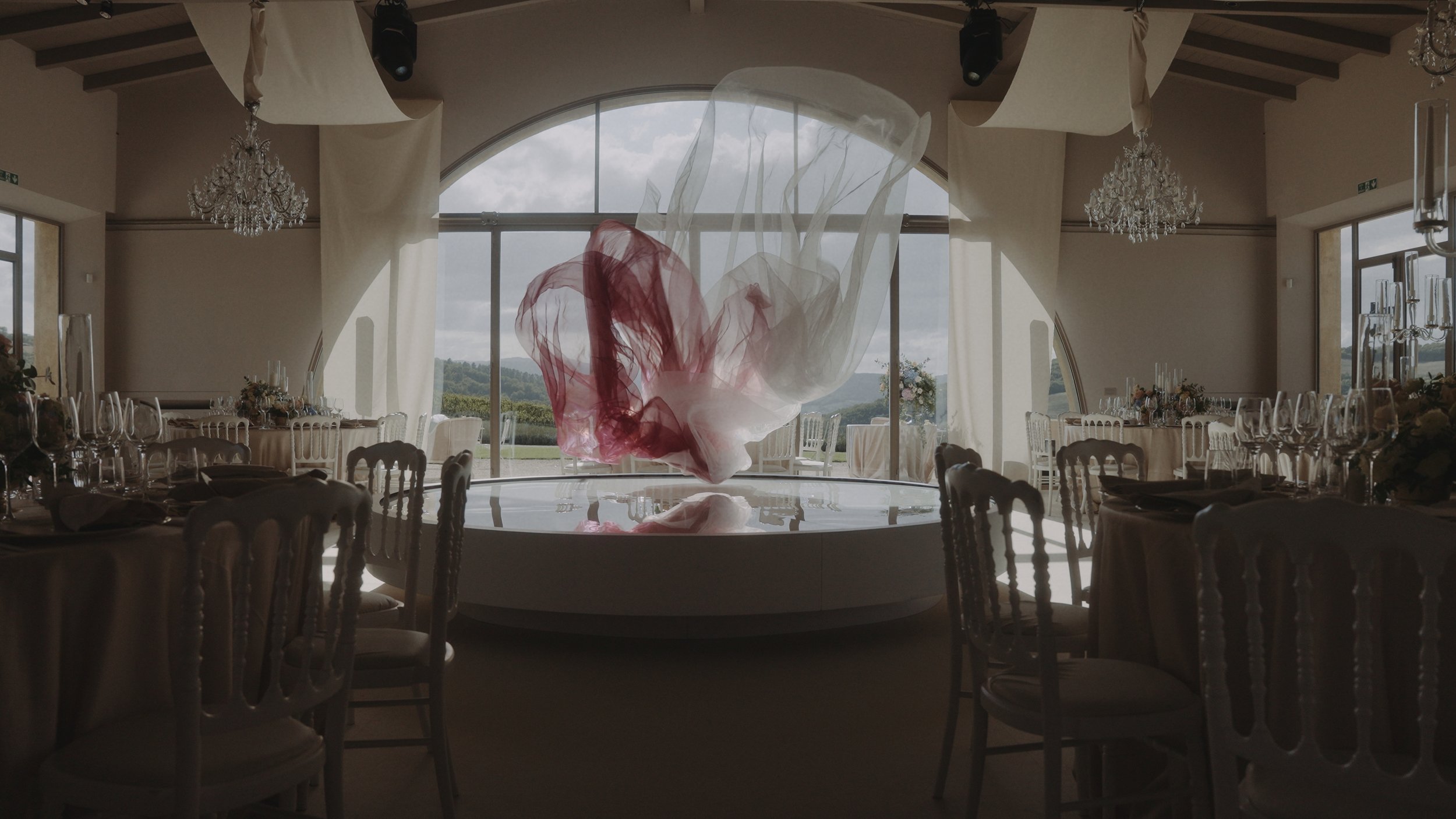 Luxury wedding decor and table setting at Villa Podere Tesoro, Tuscany.