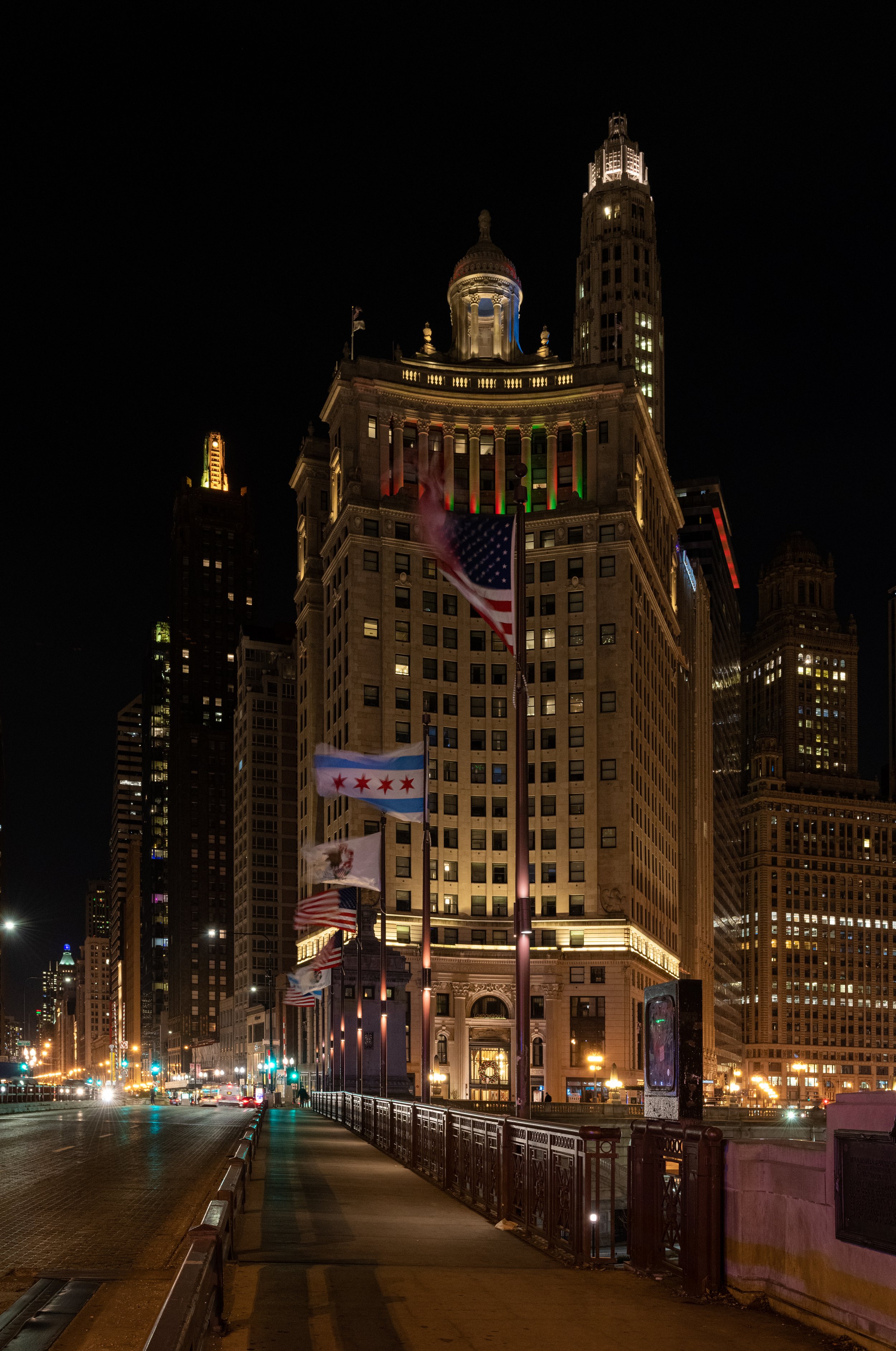 Du Sable Bridge / At the Center