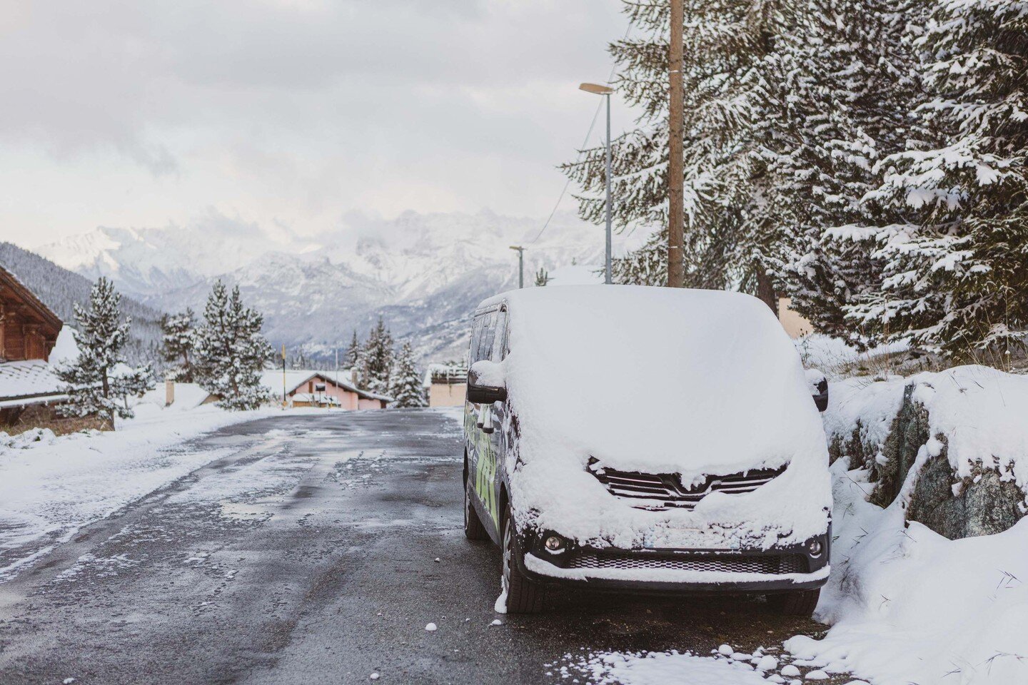 Time to book your transfers. @snow_cab #snowcab #FromAtoSki