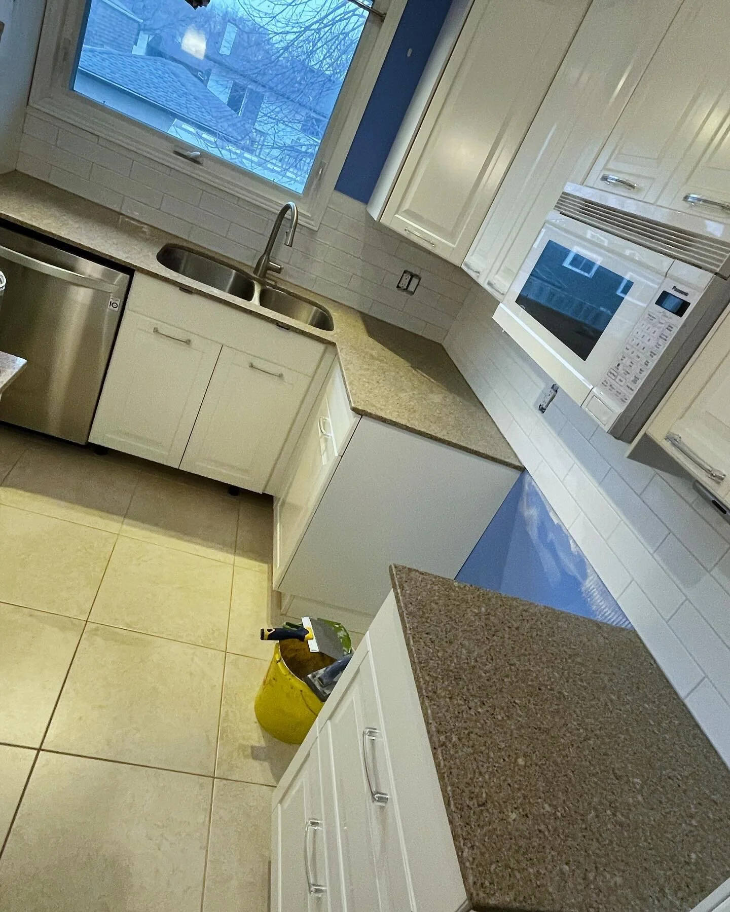 Here&rsquo;s Naomi&rsquo;s first tiling job. These past 2 days I was the assistant this time. She did a really good job. Flip through to see the process and tomorrow we&rsquo;ll show the final results. #tiling #kitchen #backsplash #construction #reno